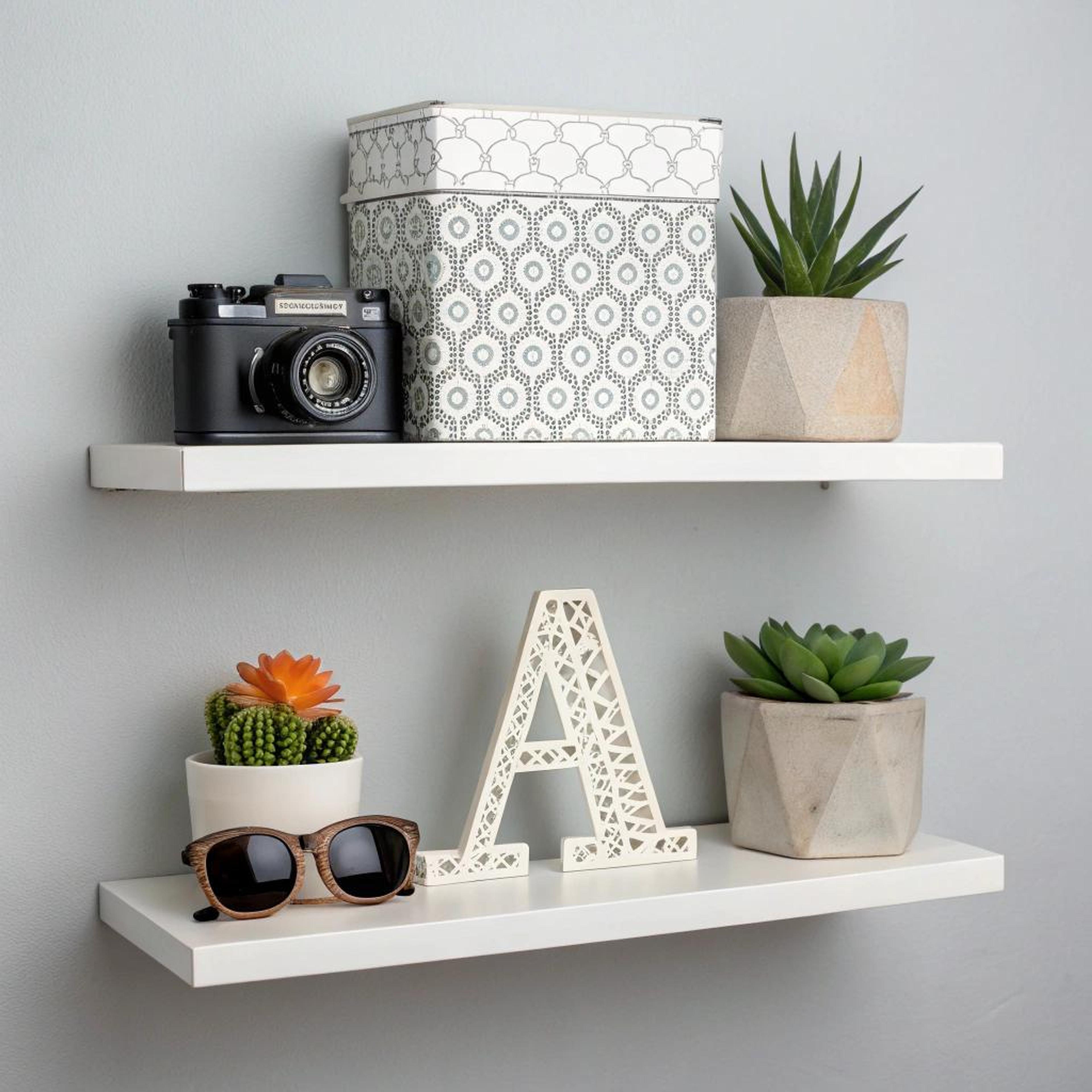 Eclectische mix op planken