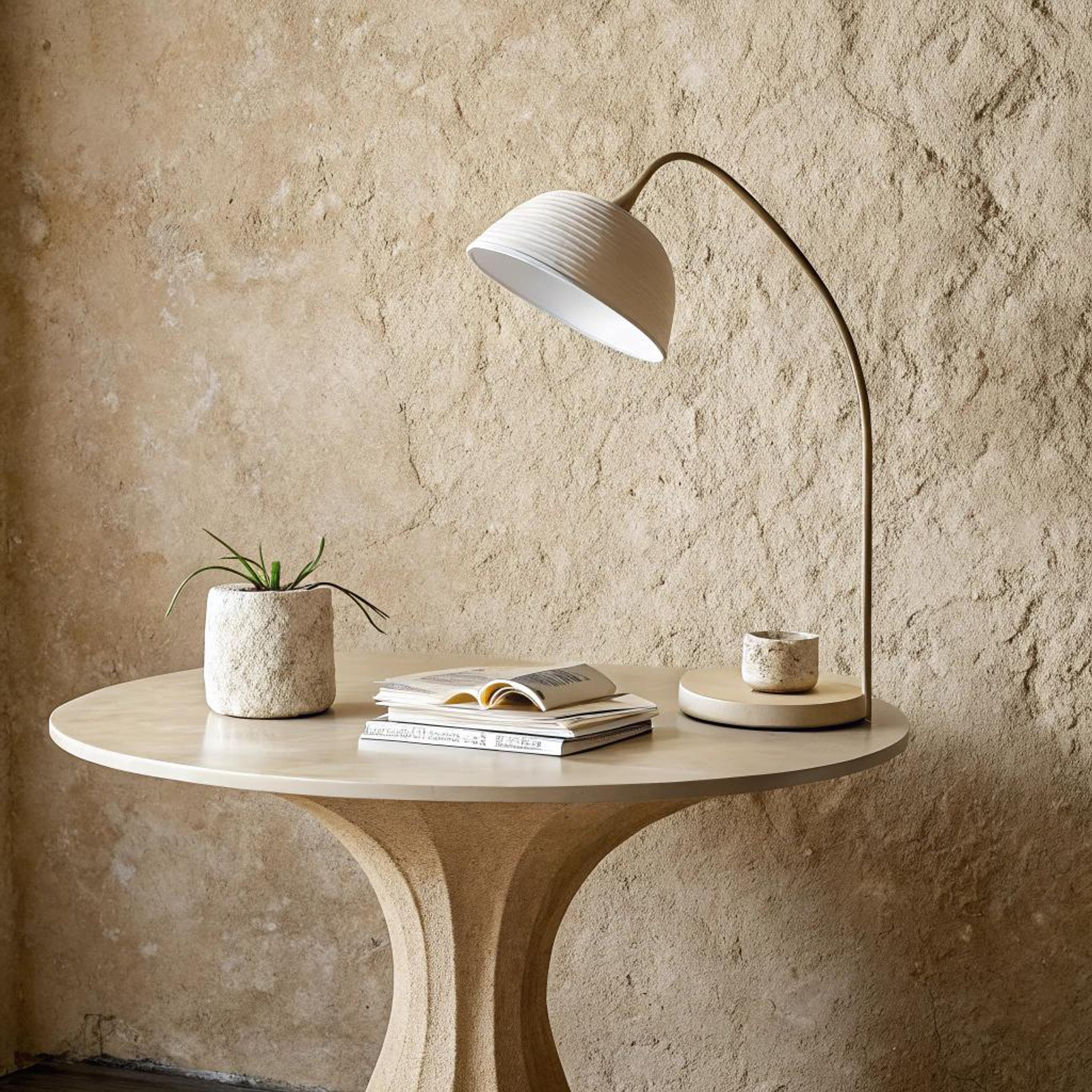 Rustiek leeshoekje met accentlamp