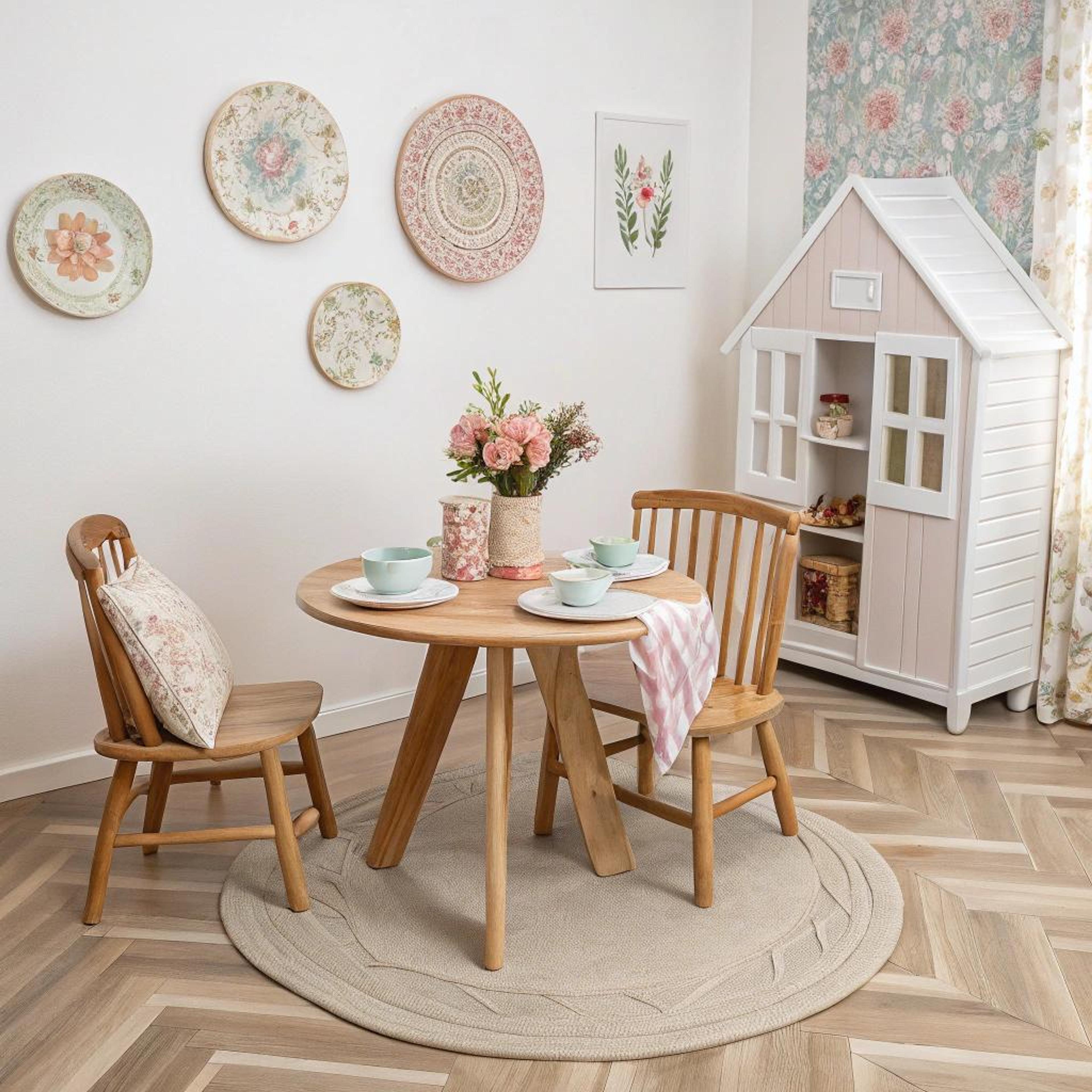 Vintage schotels bij lambrisering