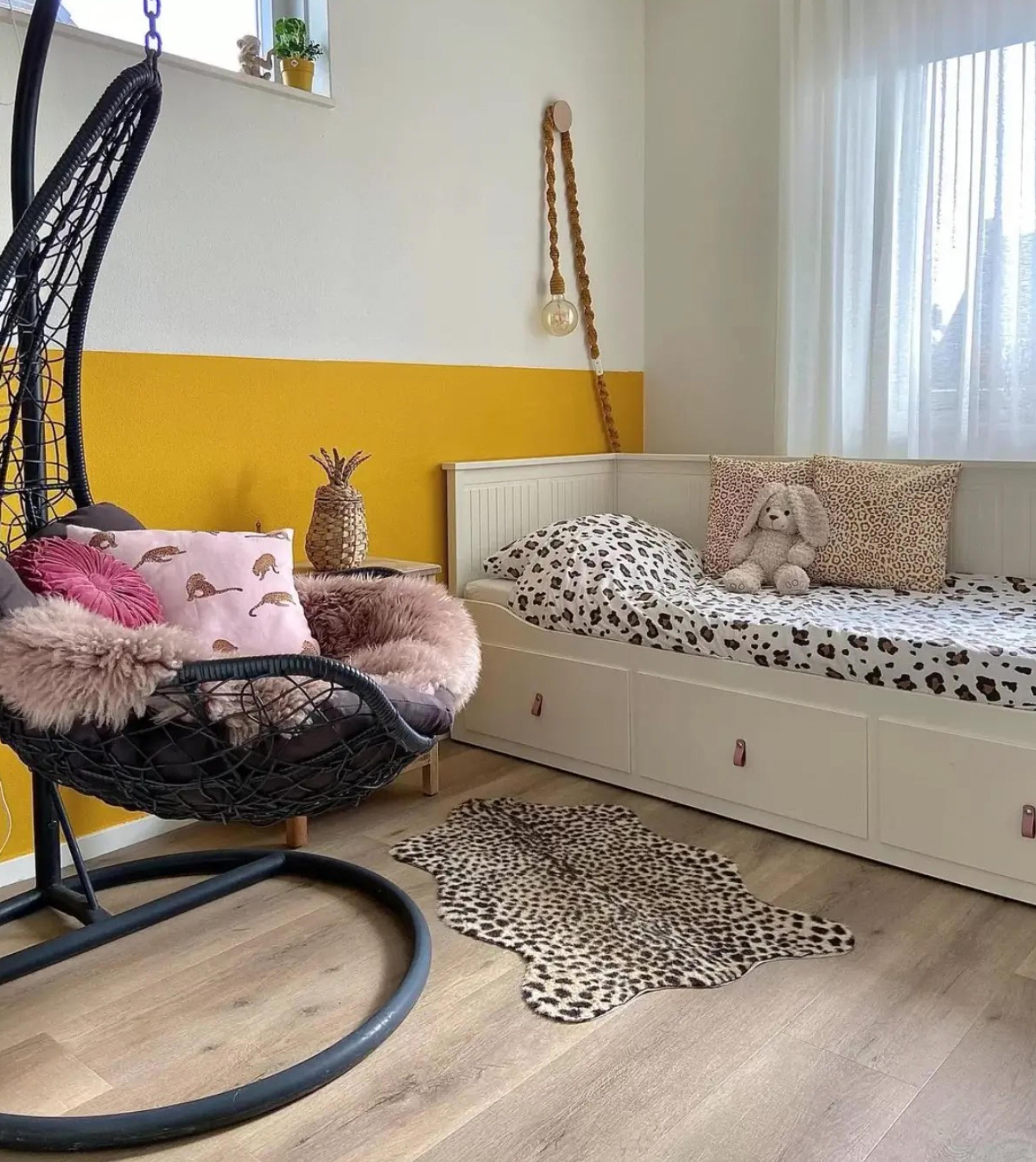 yellow-bedroom