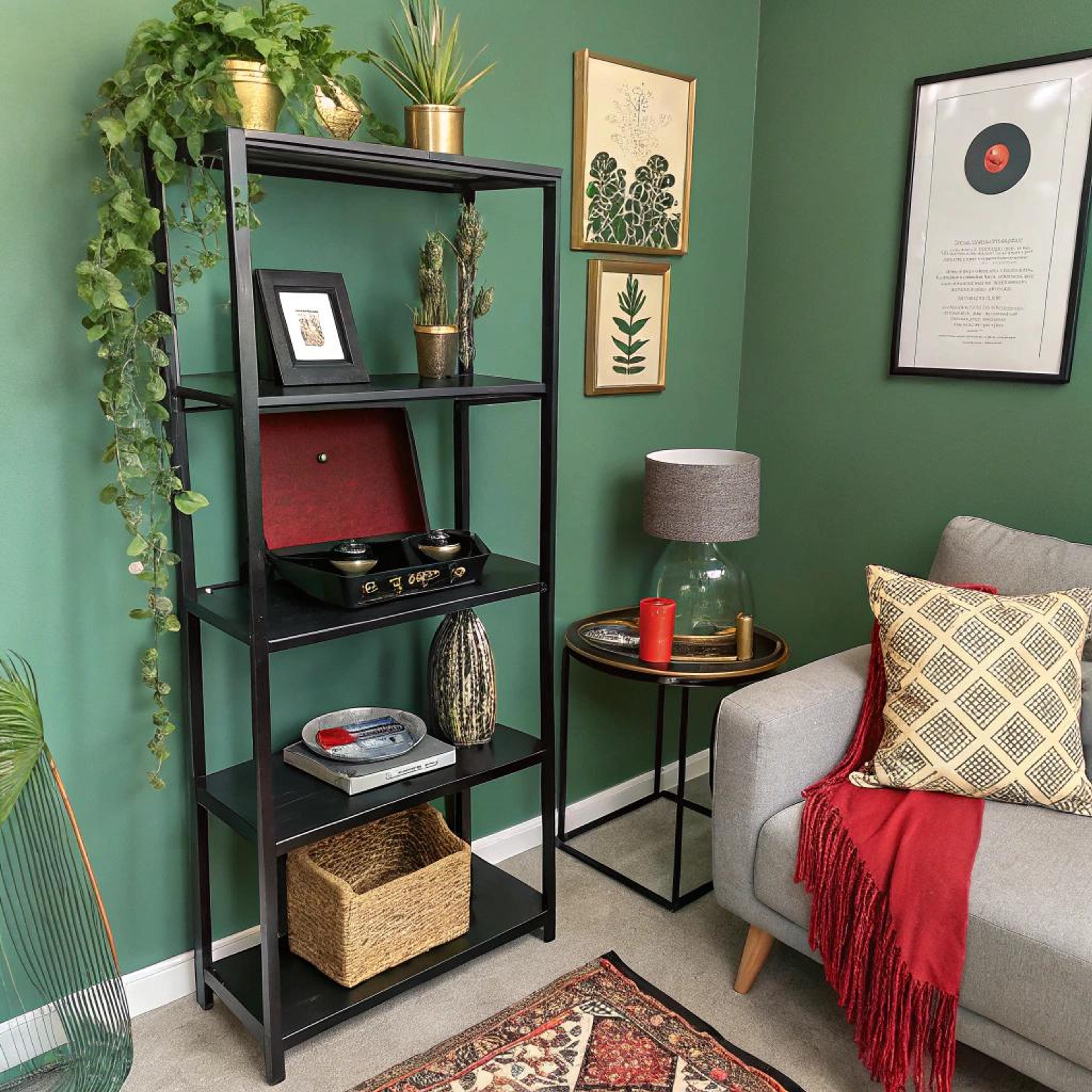 Plantenmix op open kast