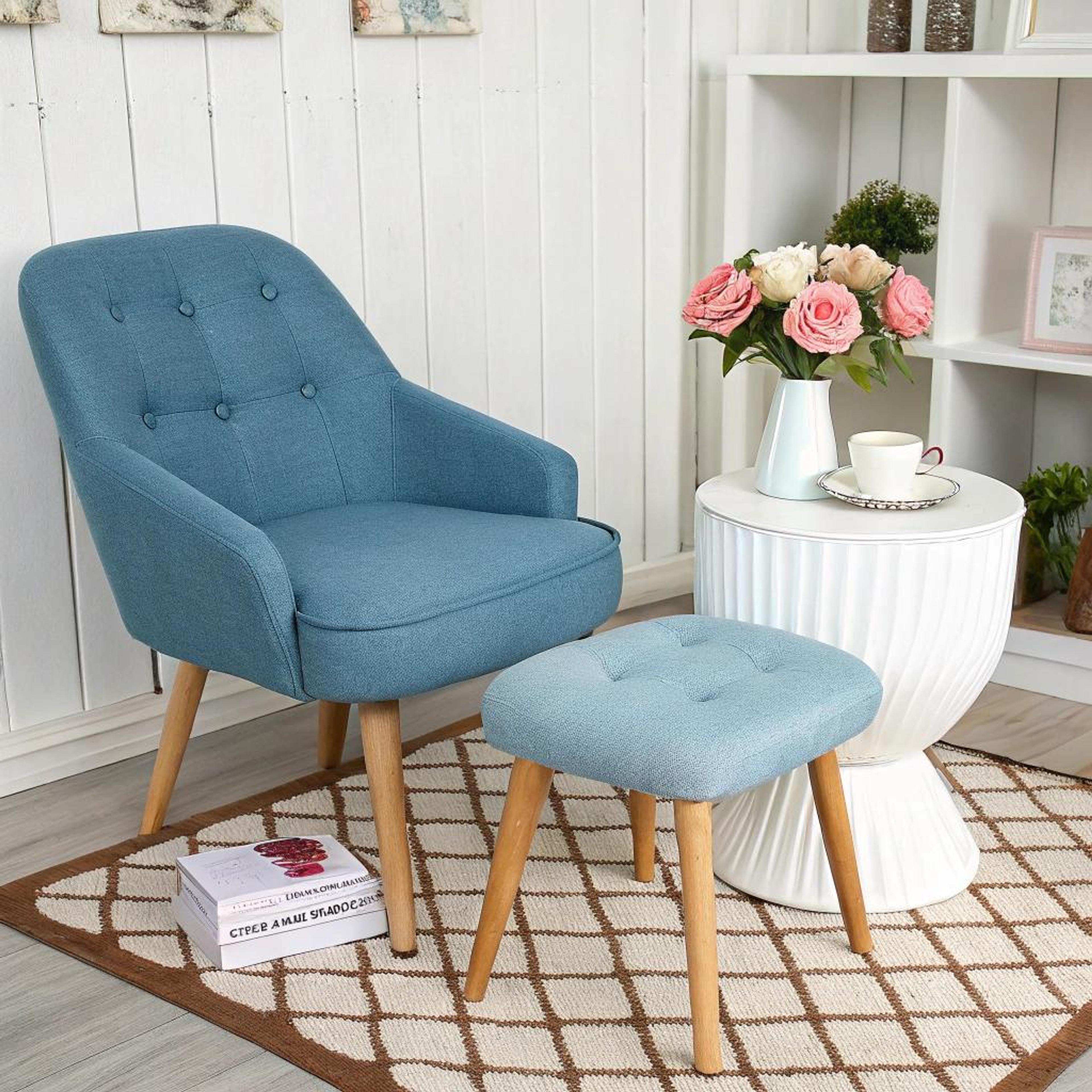 Blauwe oorfauteuil met bloemenaccent
