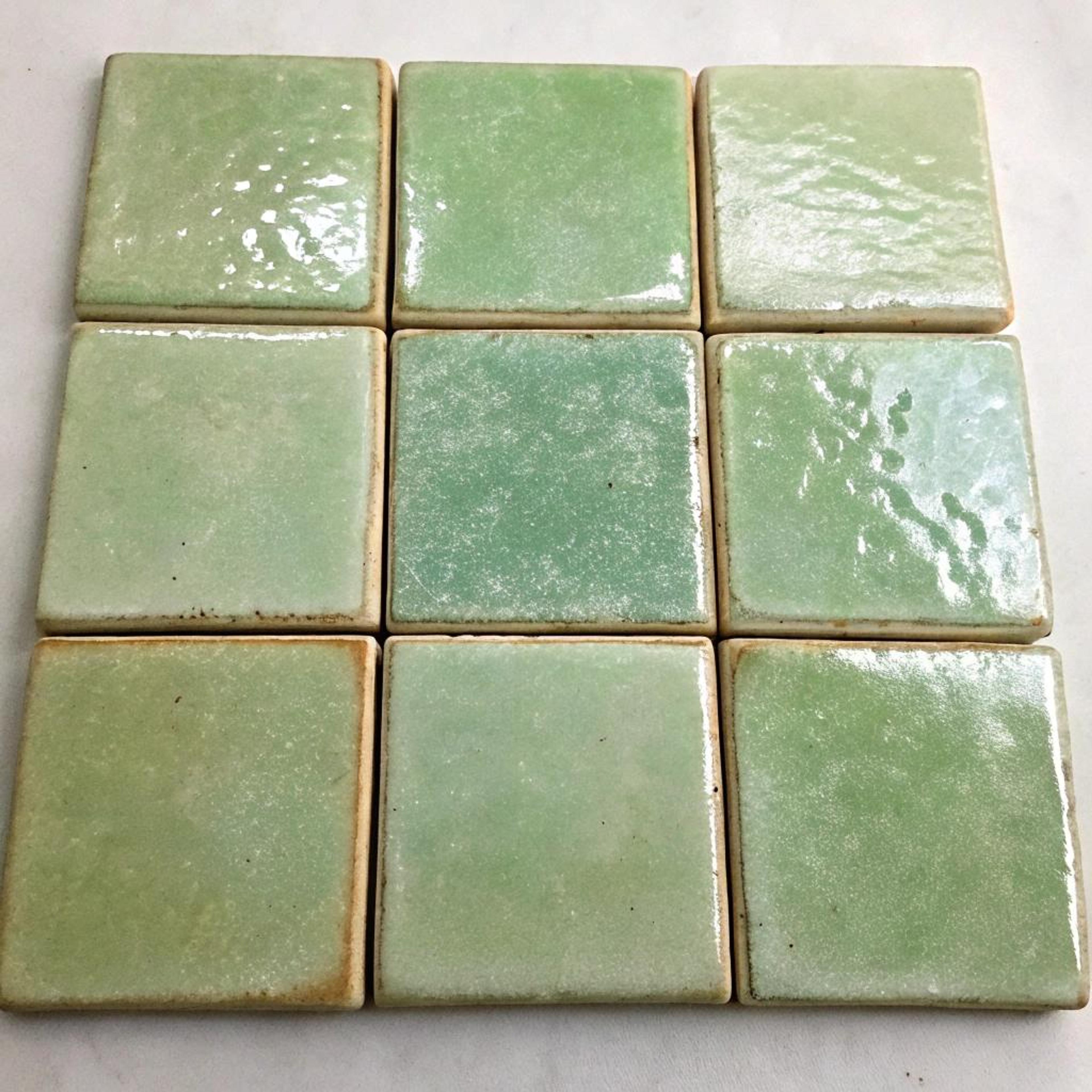 Pastelgroene zellige met lichtspel