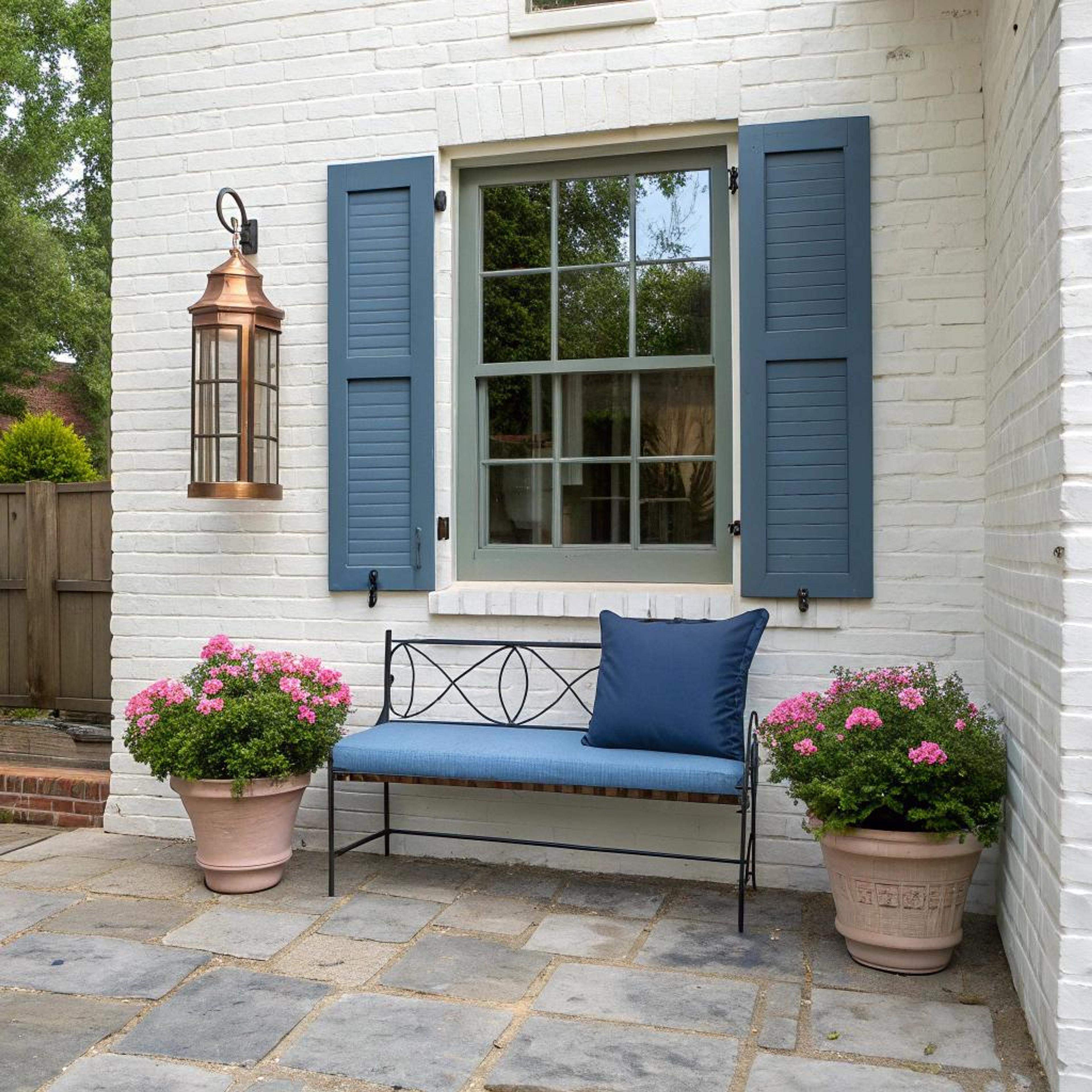 Blauwe shutters als blikvanger