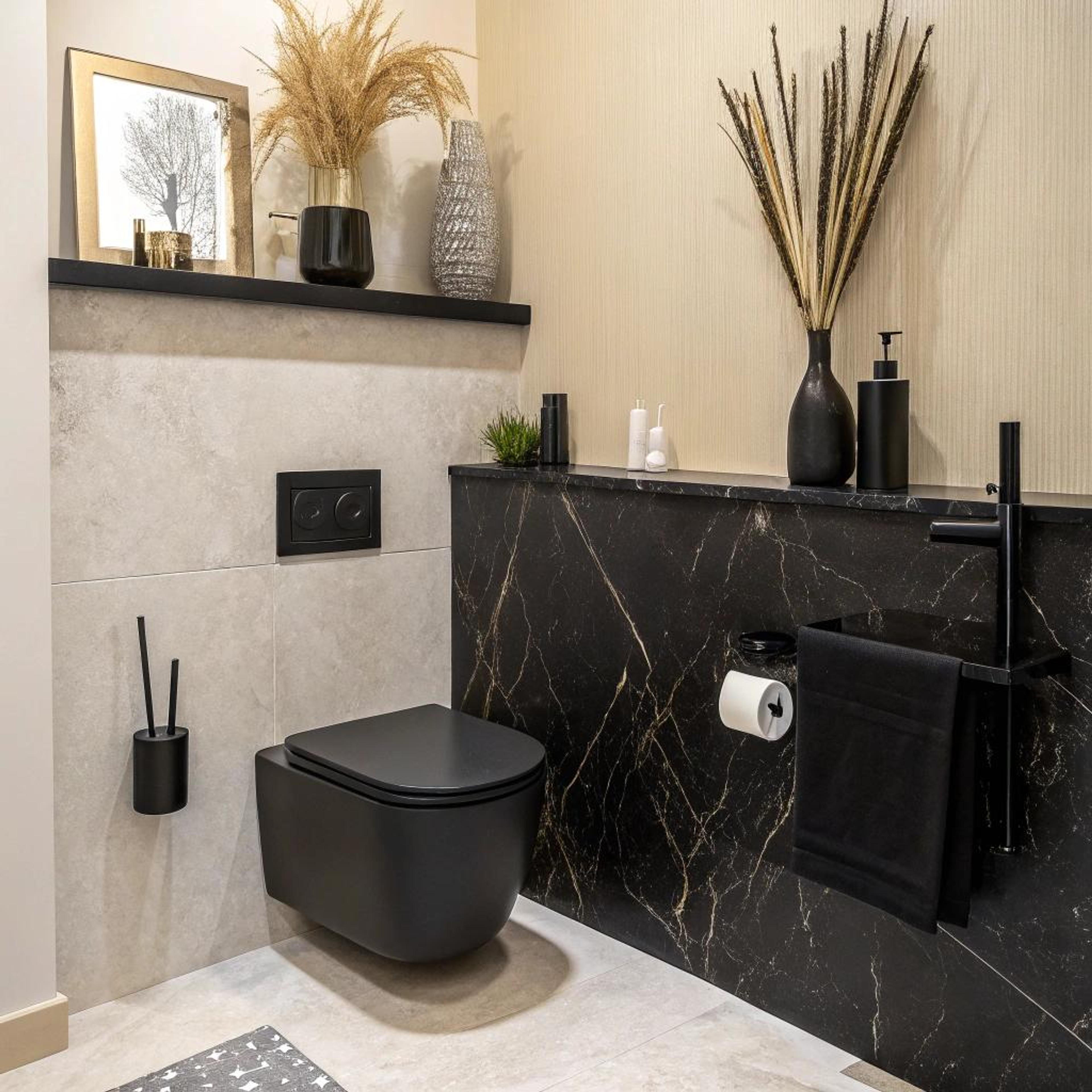 Zwart toilet als eyecatcher