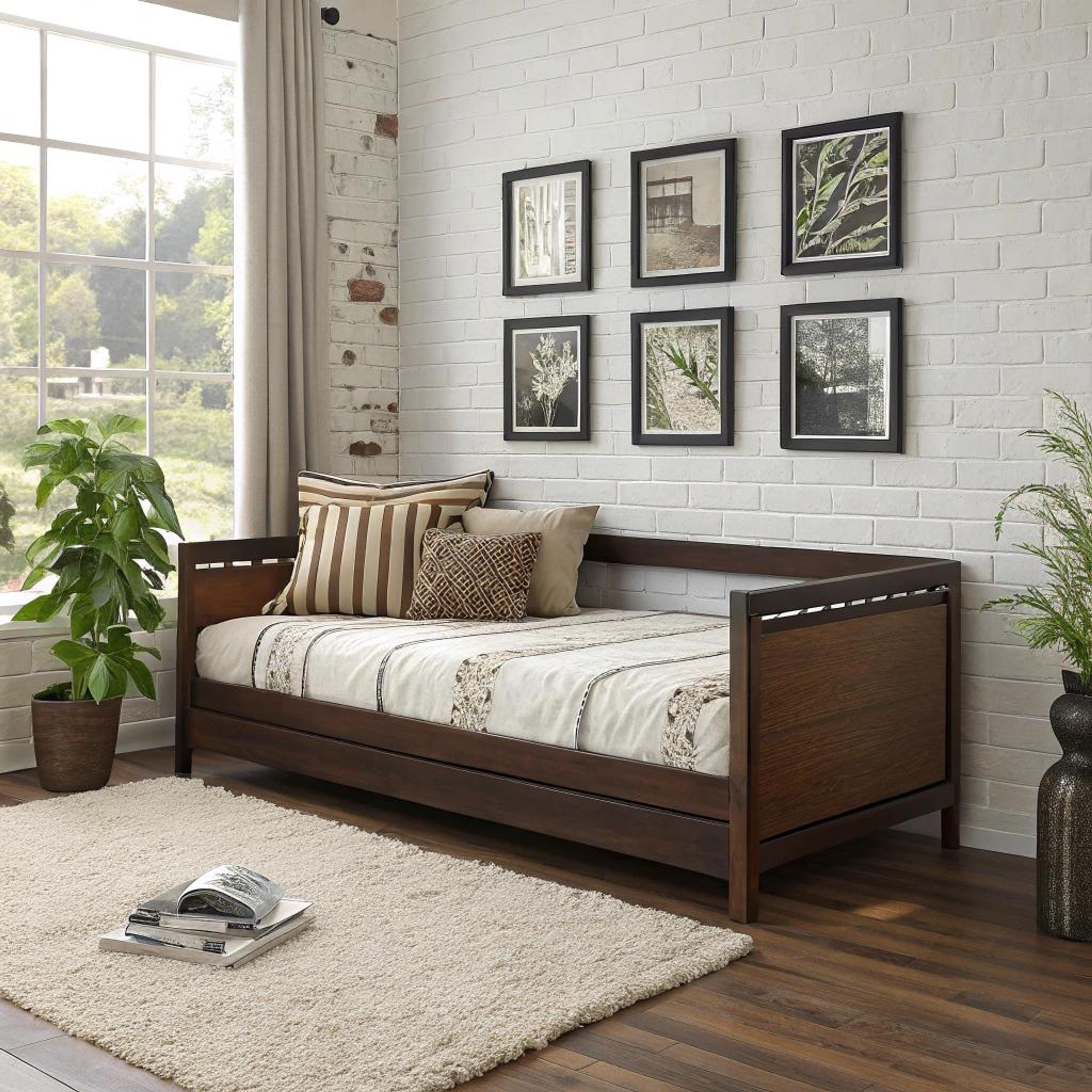 Houten dagbed met texturen