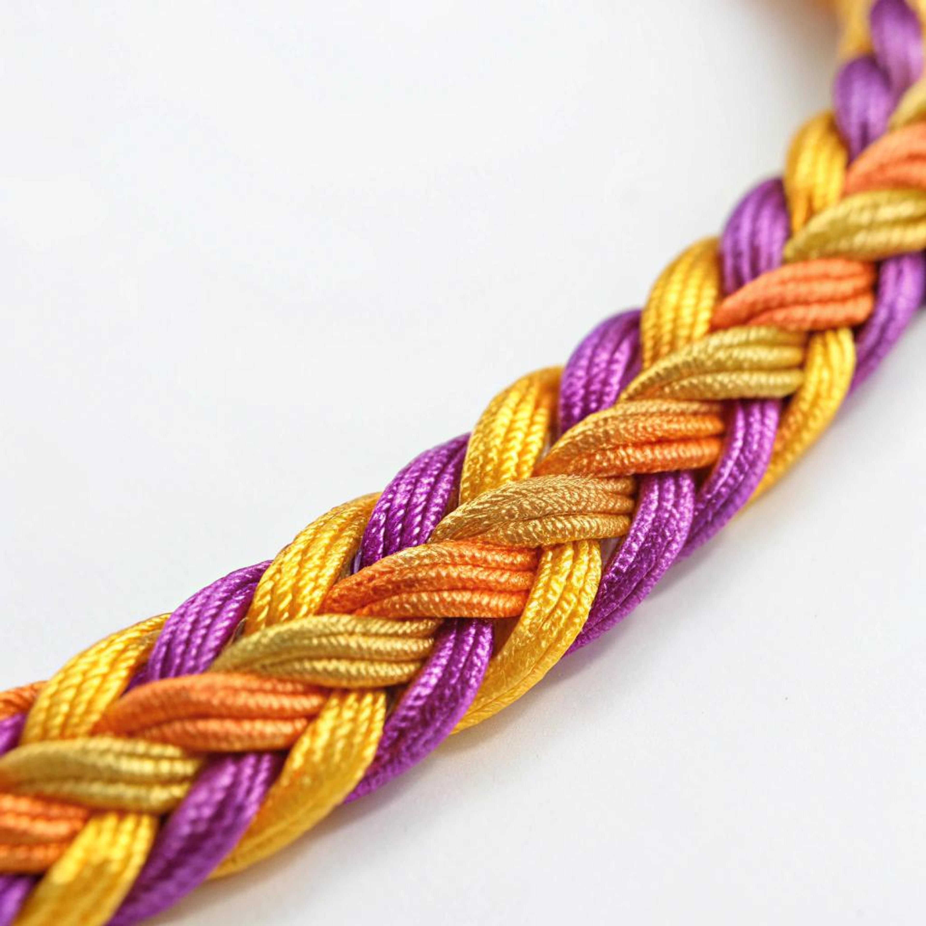 Speelse kleuren in vlechtwerk