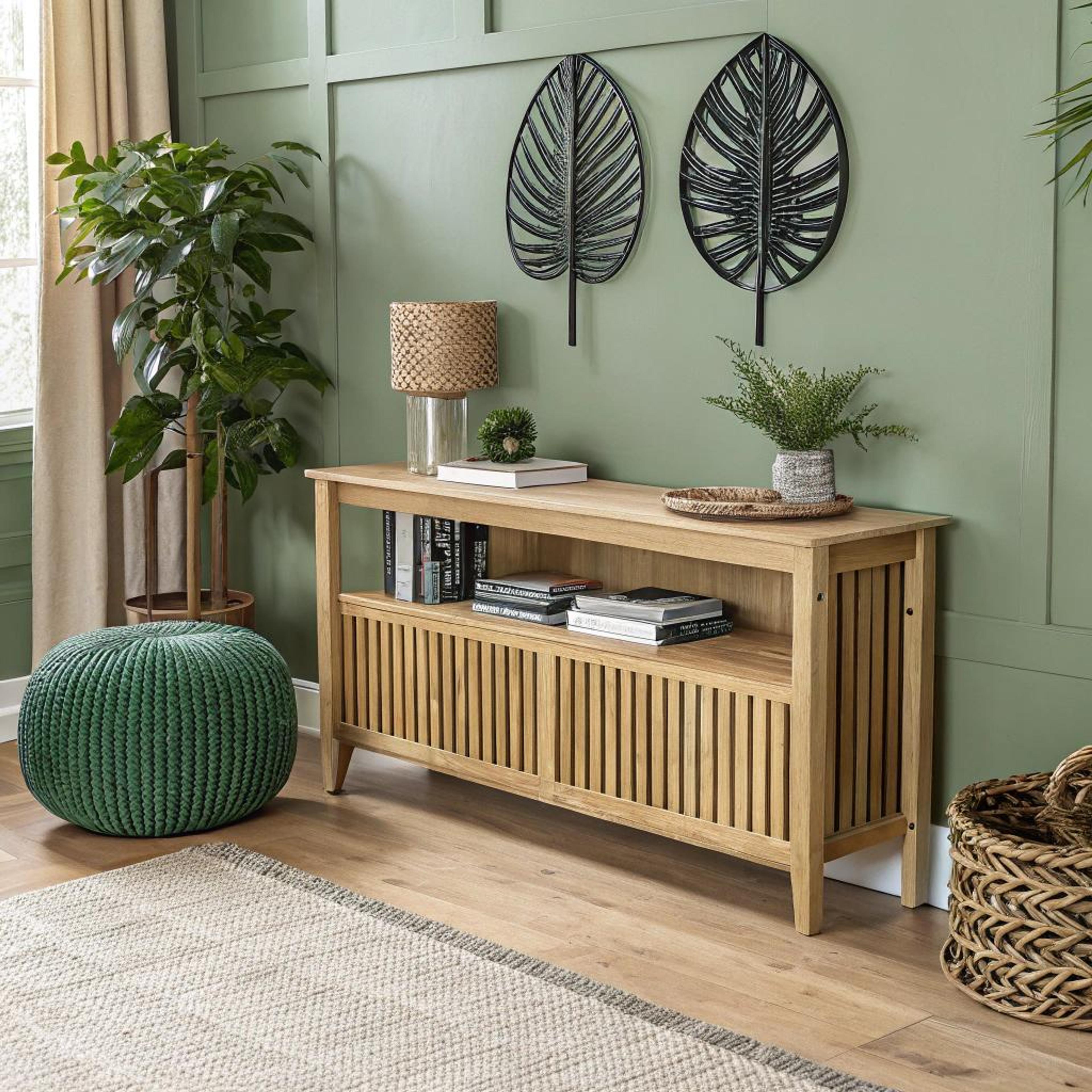 Groene muur met moderne accenten