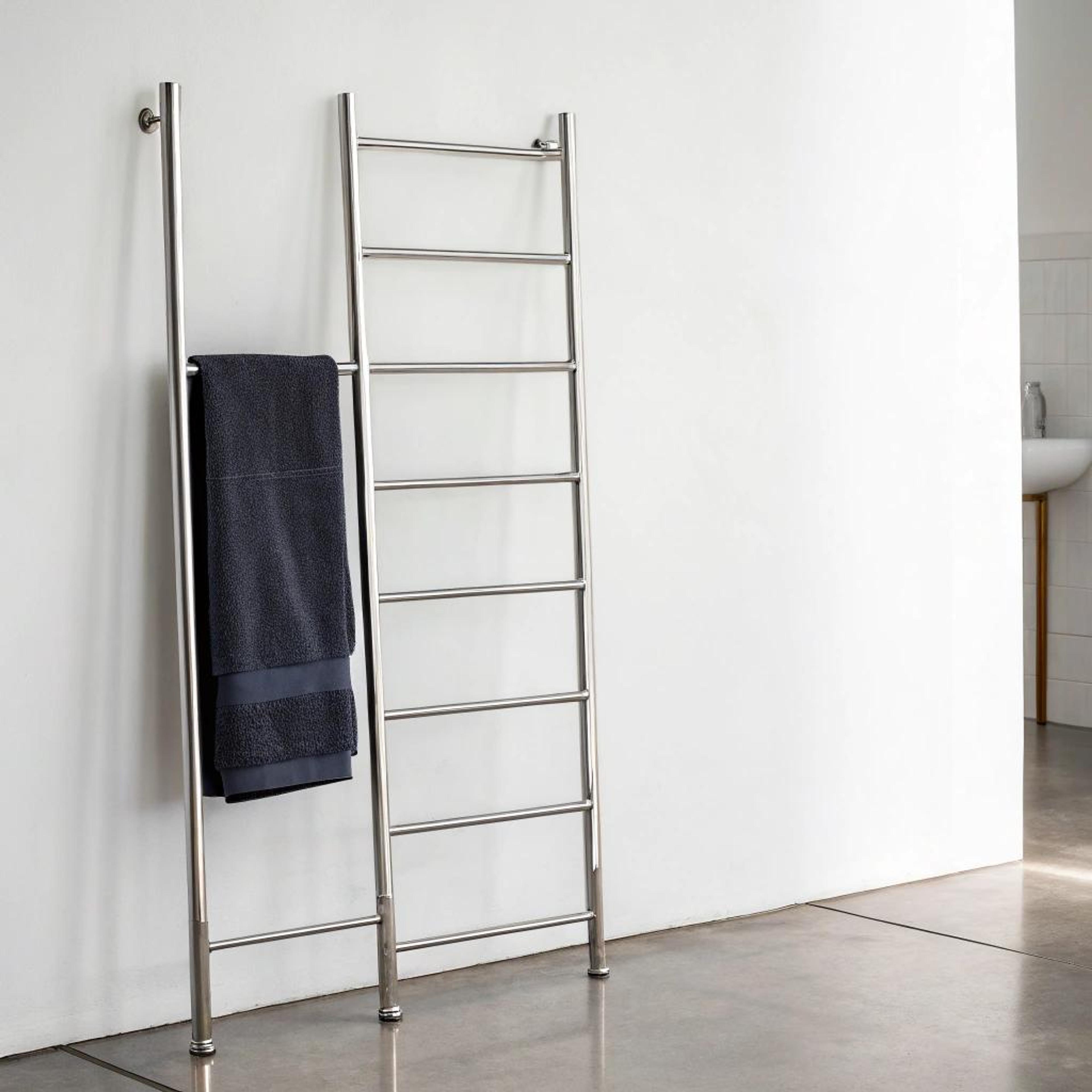 Strakke metallic handdoek ladder