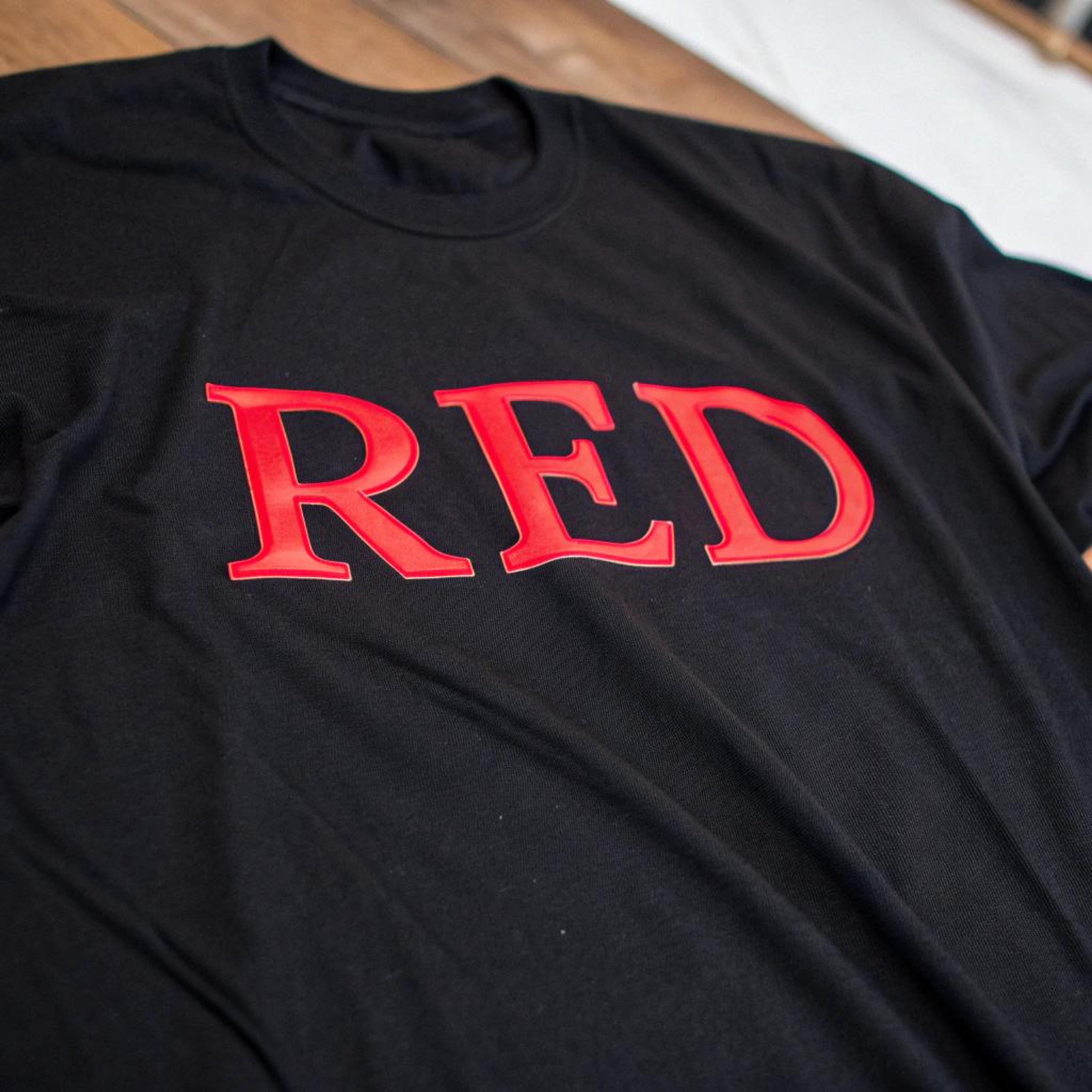 Zwart met opvallend rood