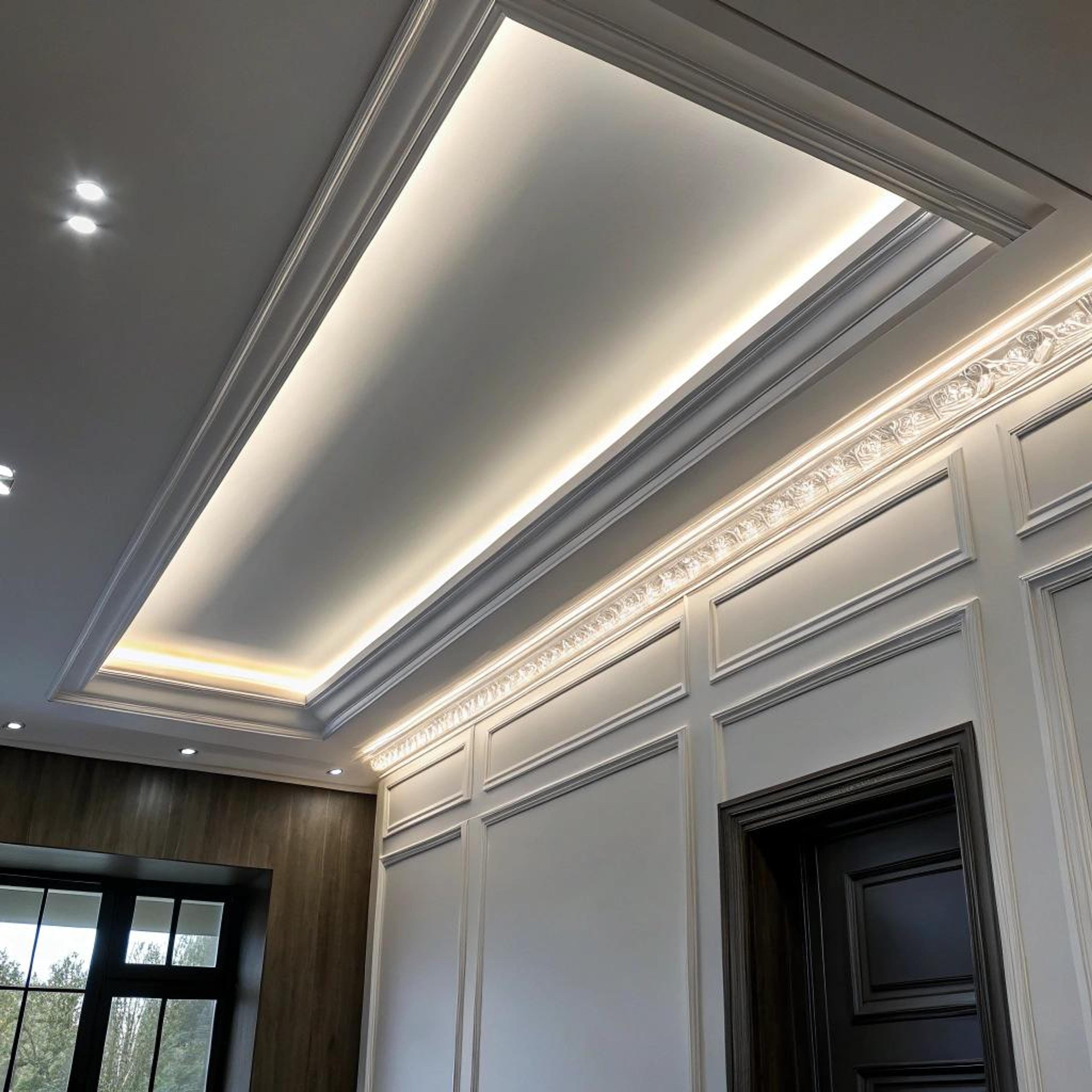 Kroonlijst met indirect licht
