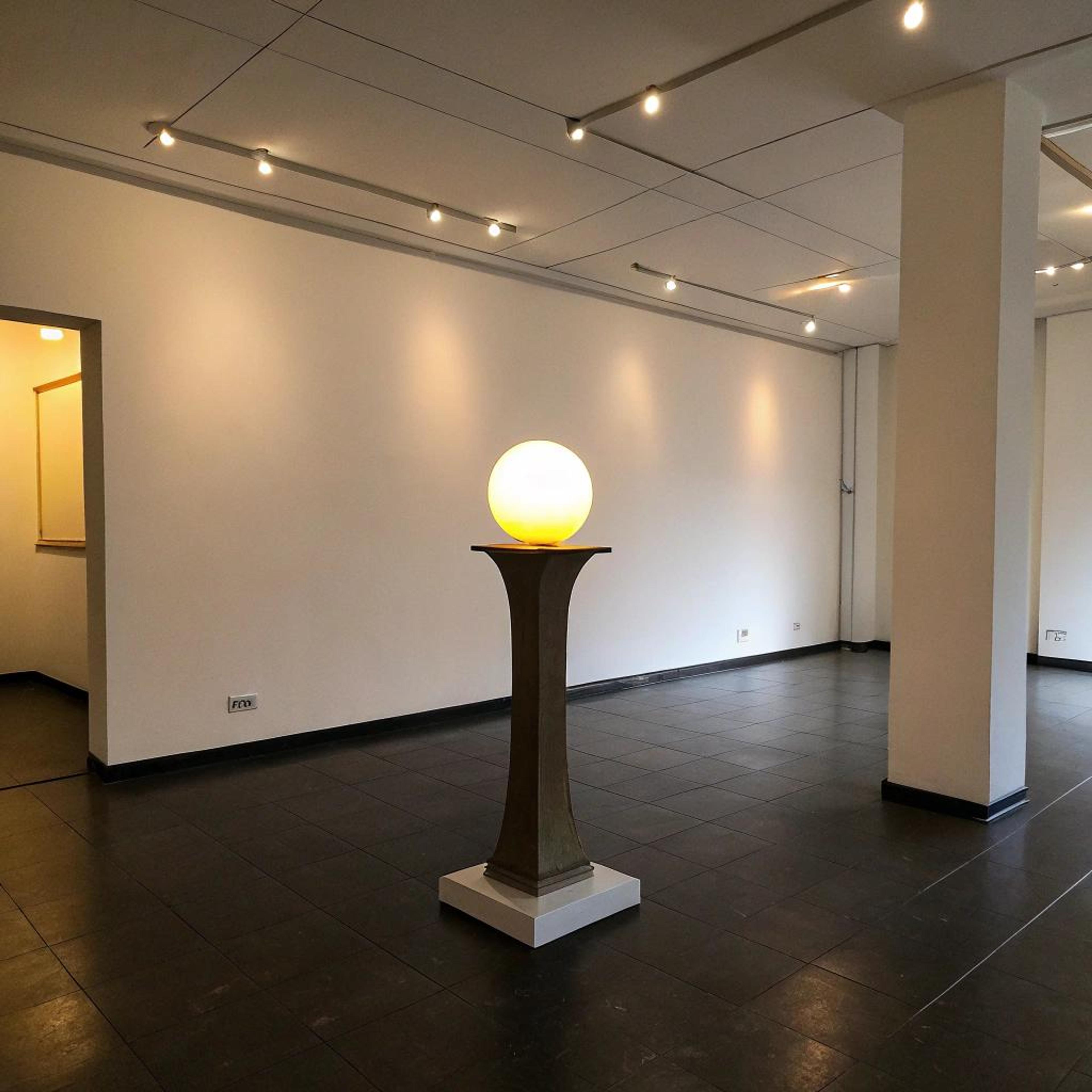Sculpturale spotlight op sfeer