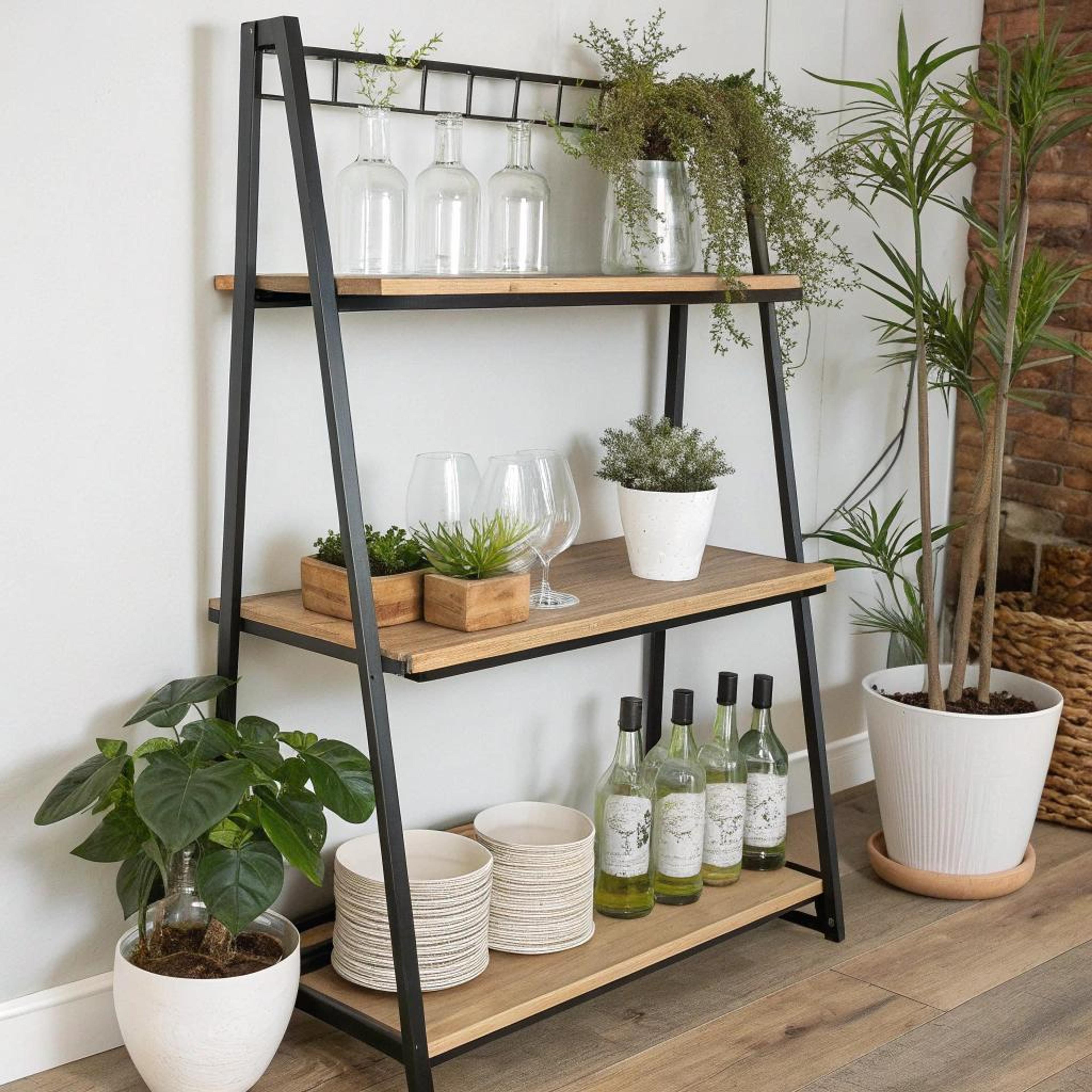 Glas en groen op planken