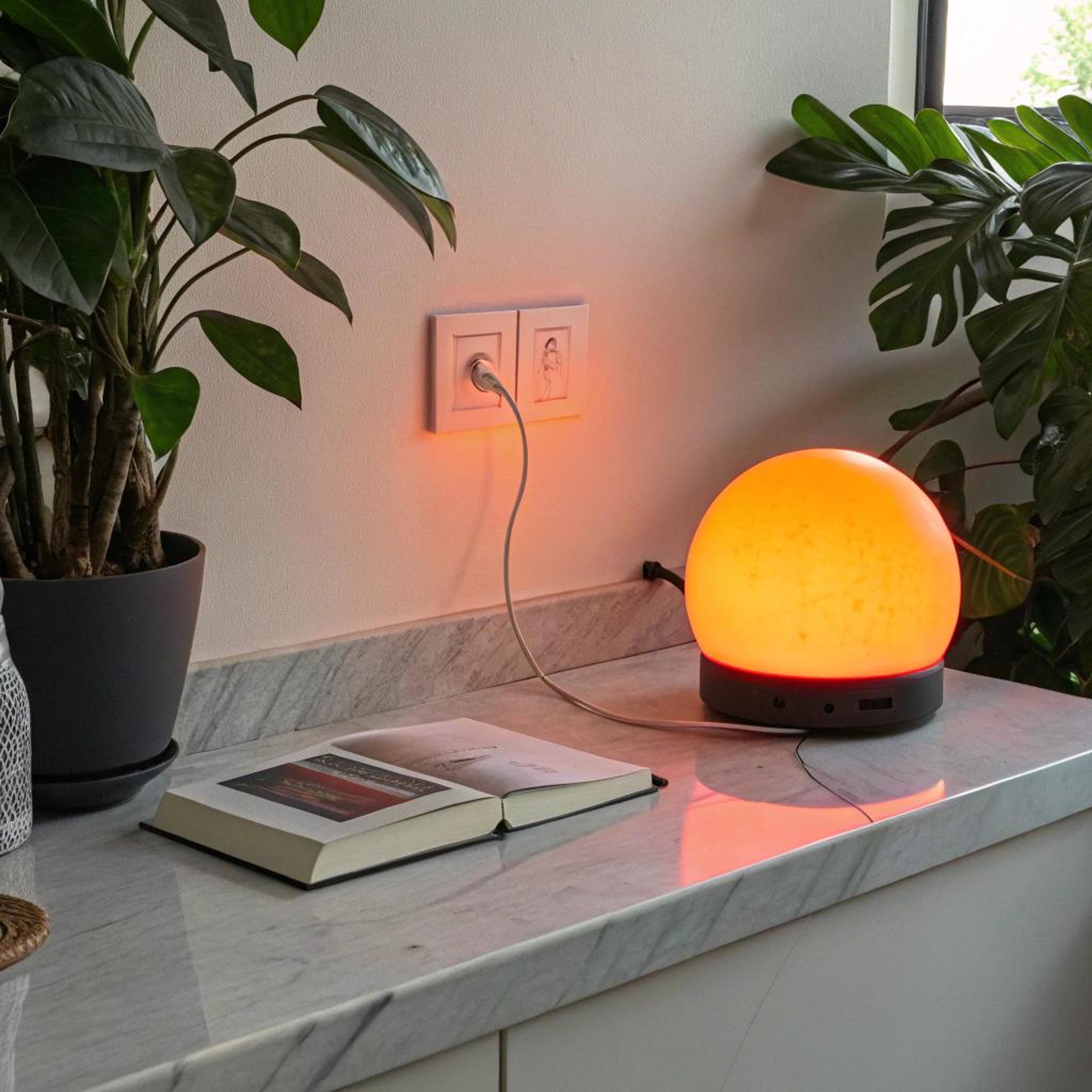 Bollenlamp op marmerblad