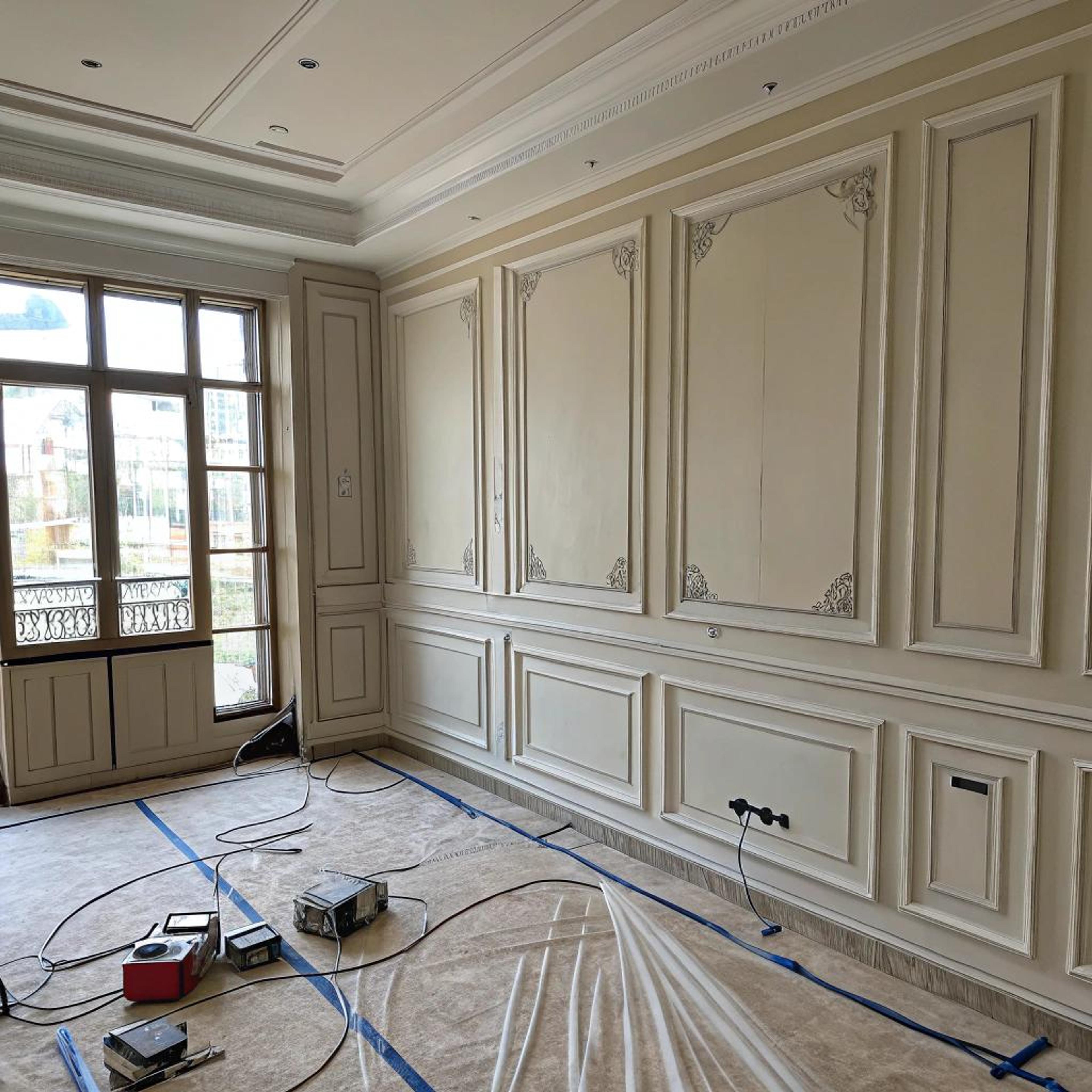 Gedetailleerde sierlijsten in opbouw