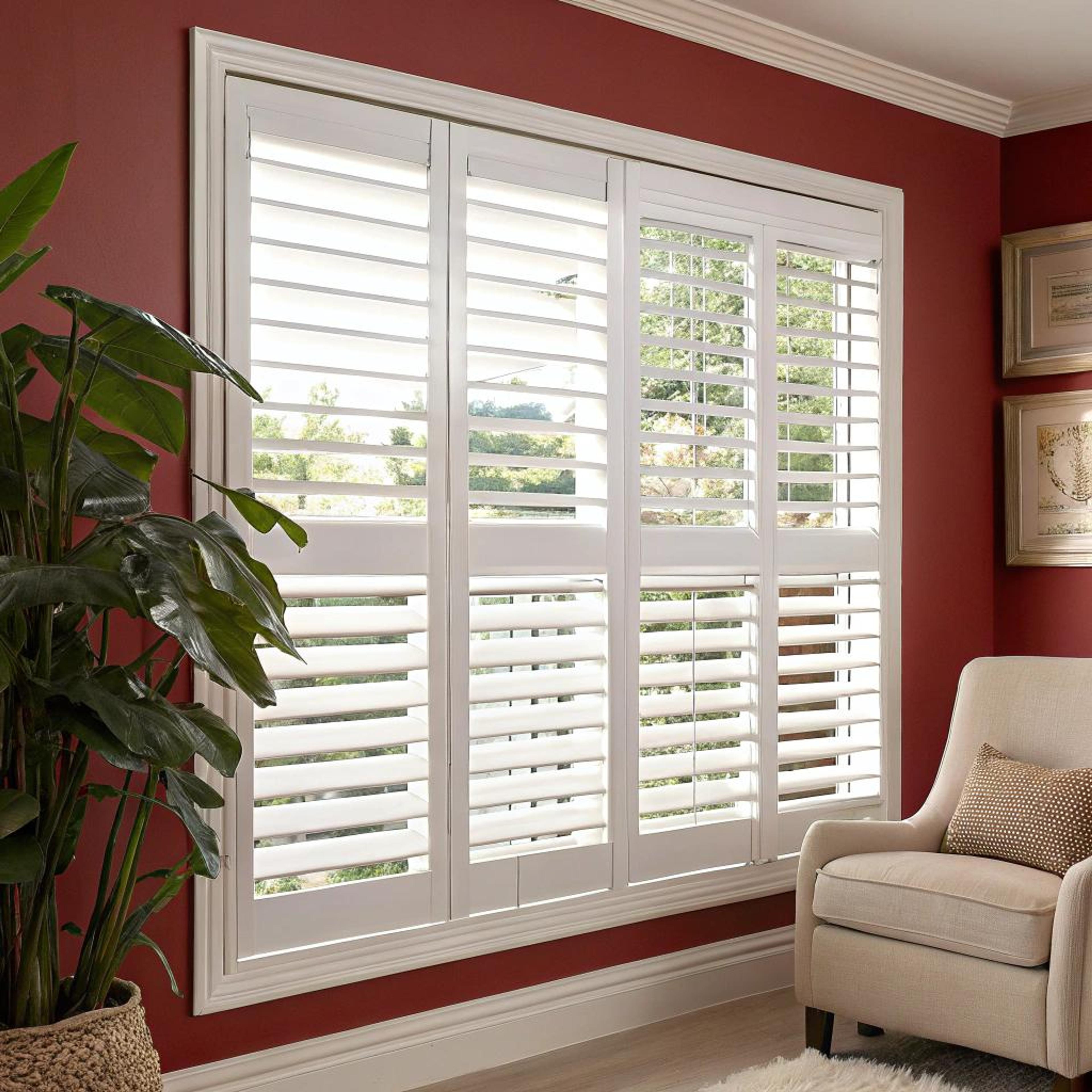 Witte shutters in warme tinten