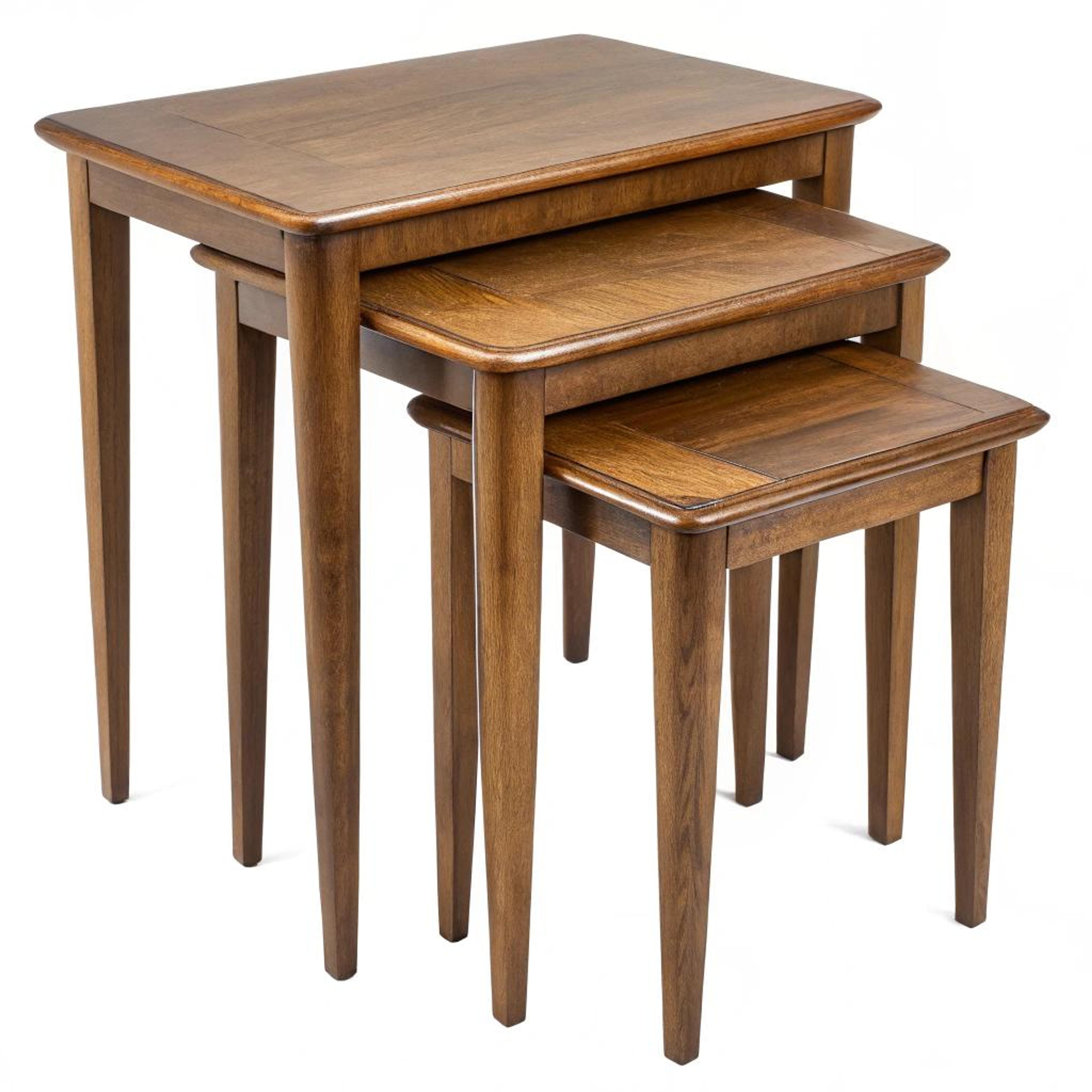 Mid-century elegantie met bijzettafels