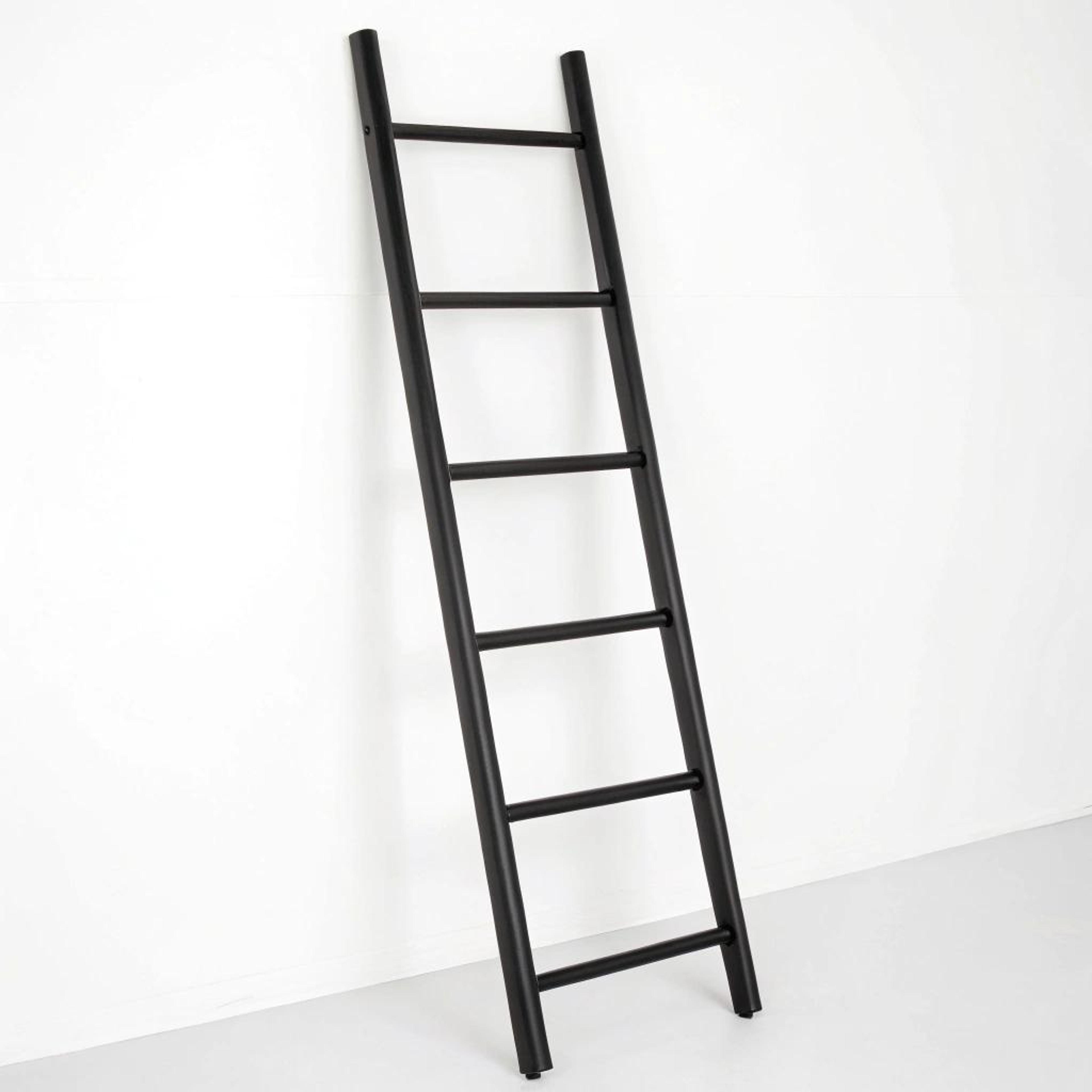Strak contrast met handdoek ladder
