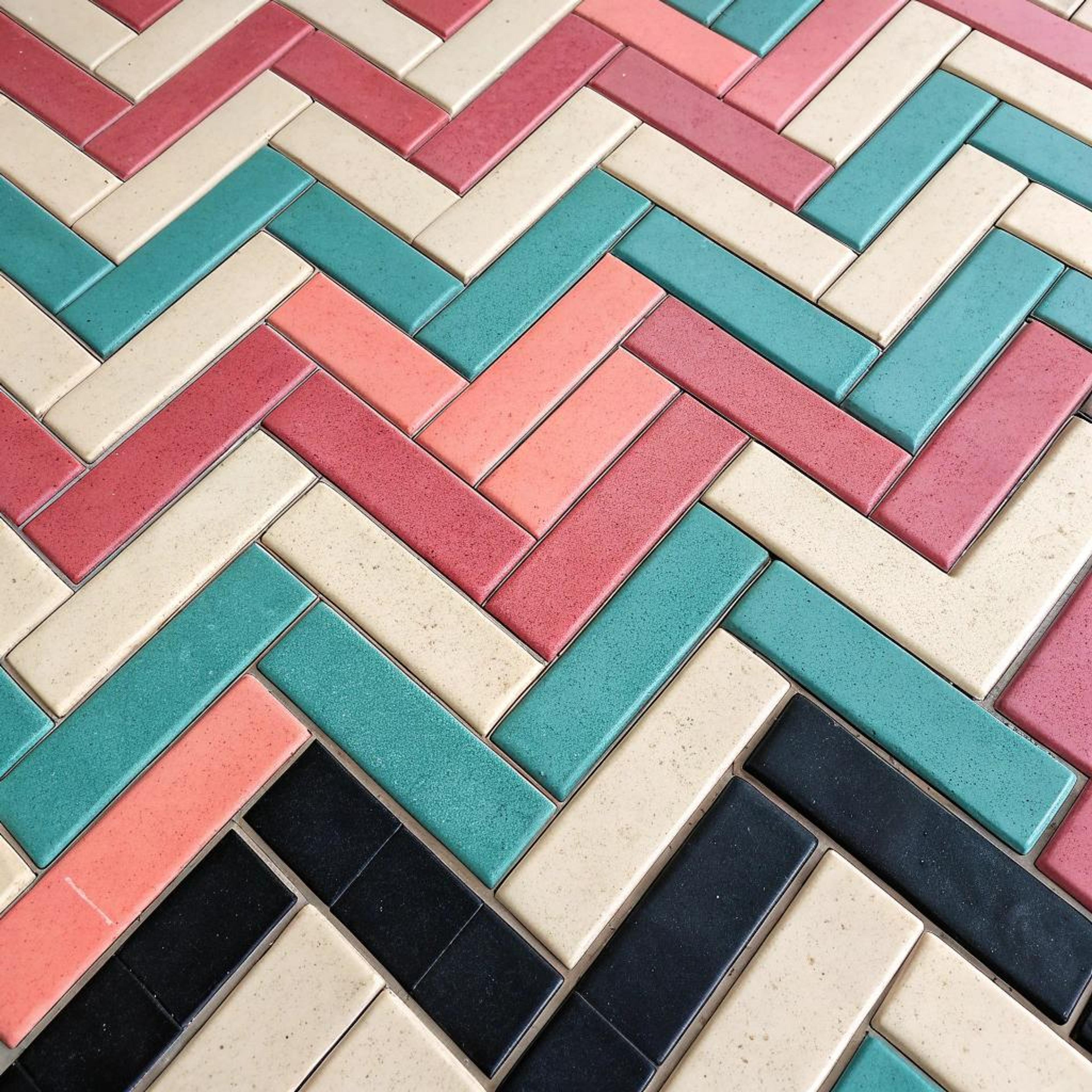 Retro kleuren in visgraatvloer