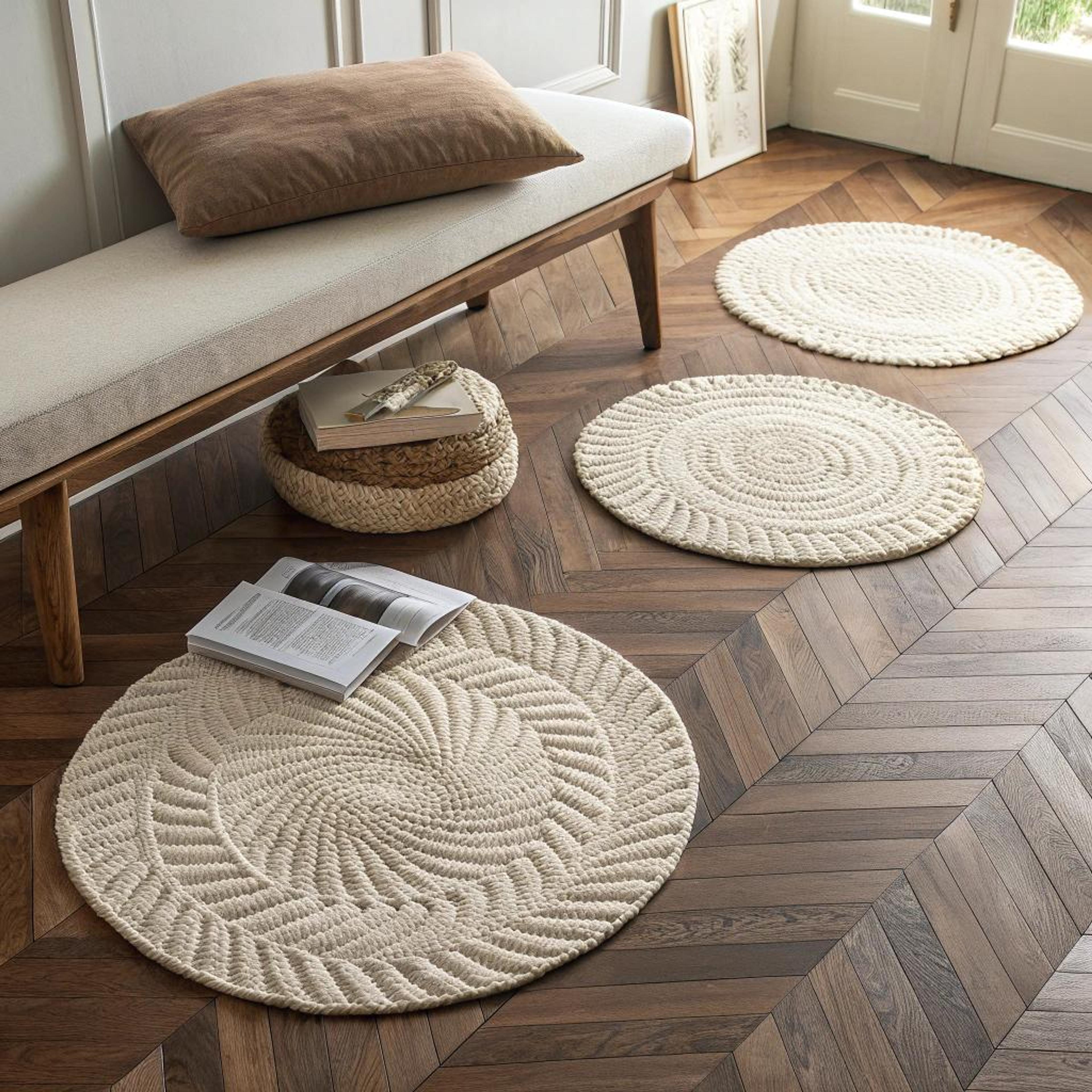 Ronde vloerkleden en poef