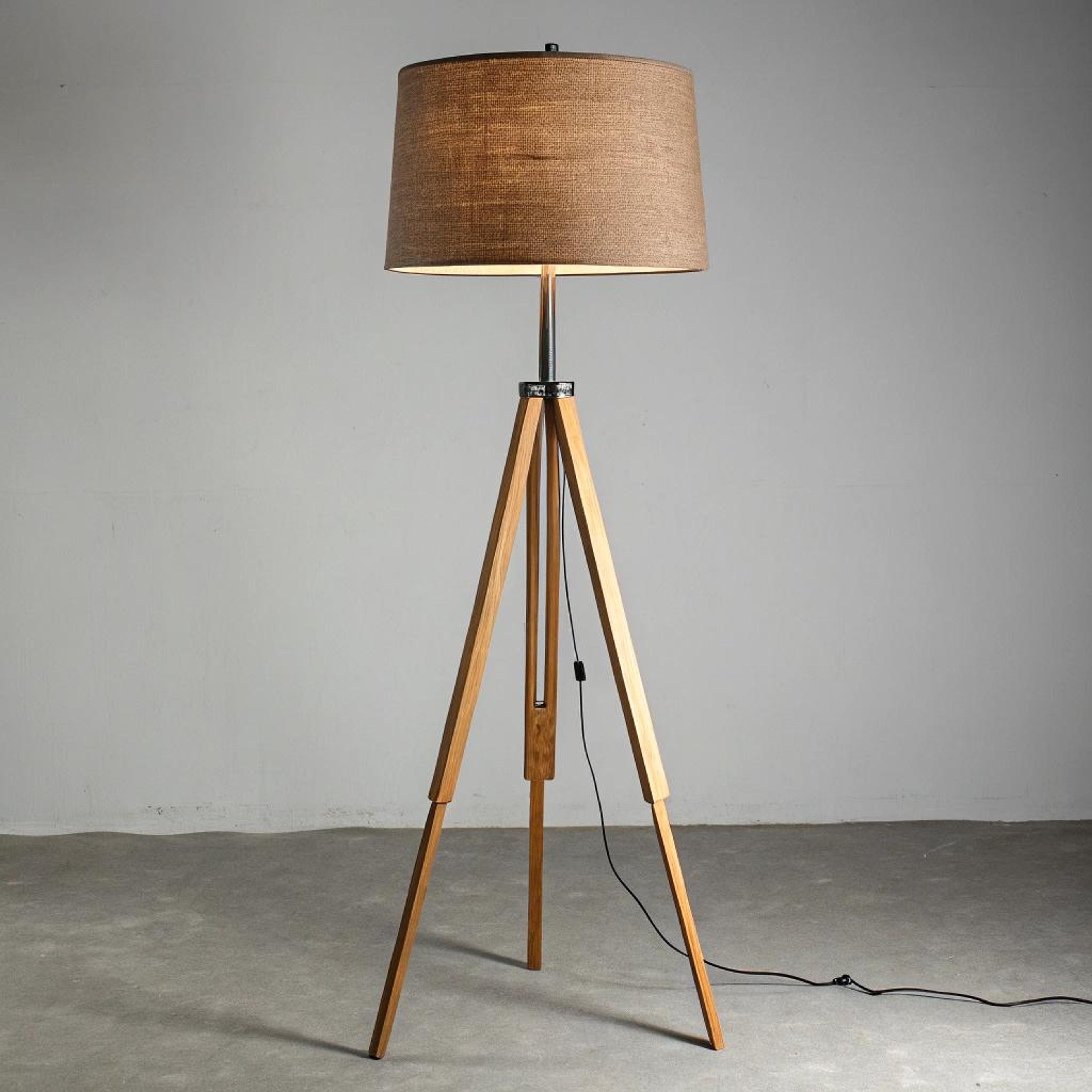Tripodlamp met terracotta kap