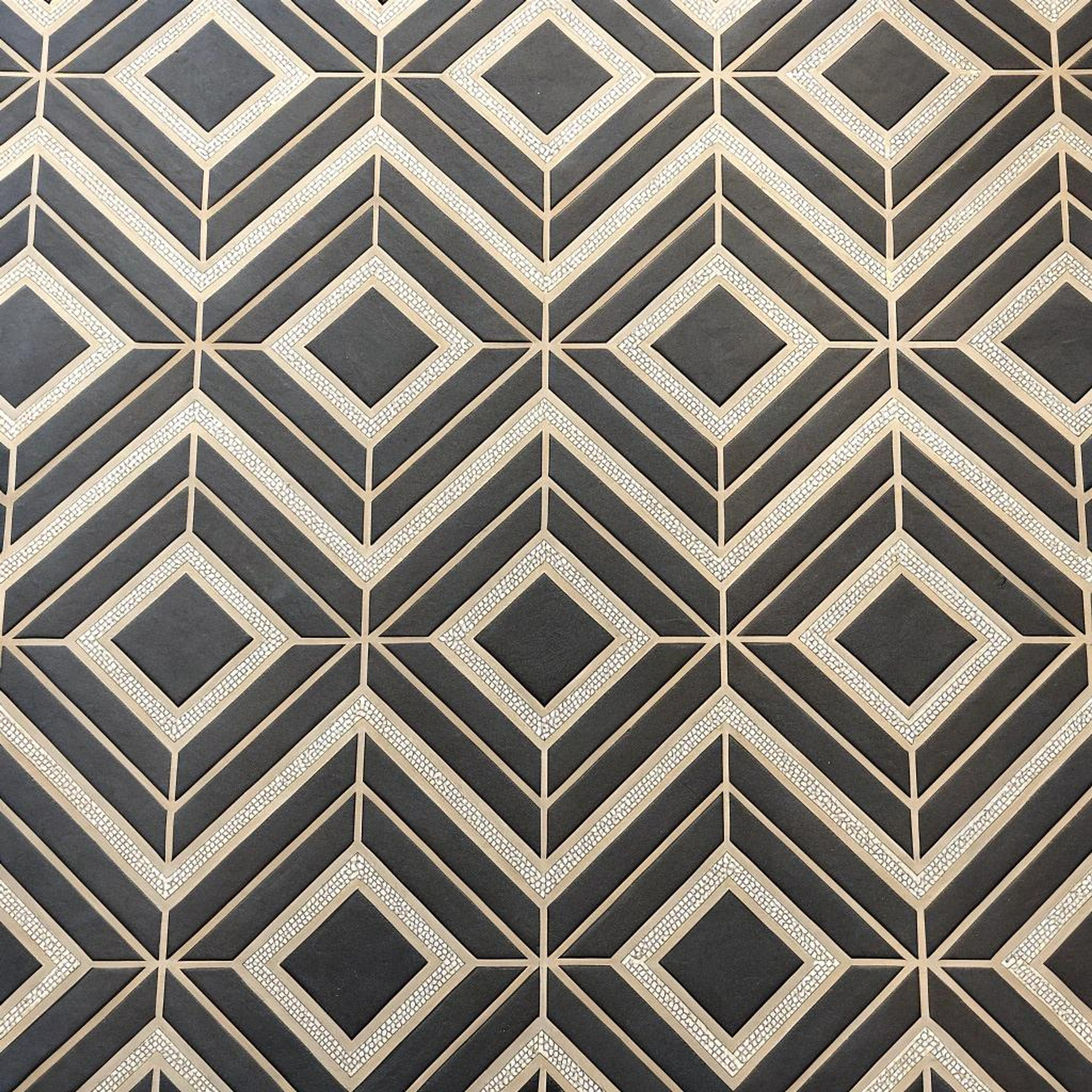 Gouden vlechtwerk op behang