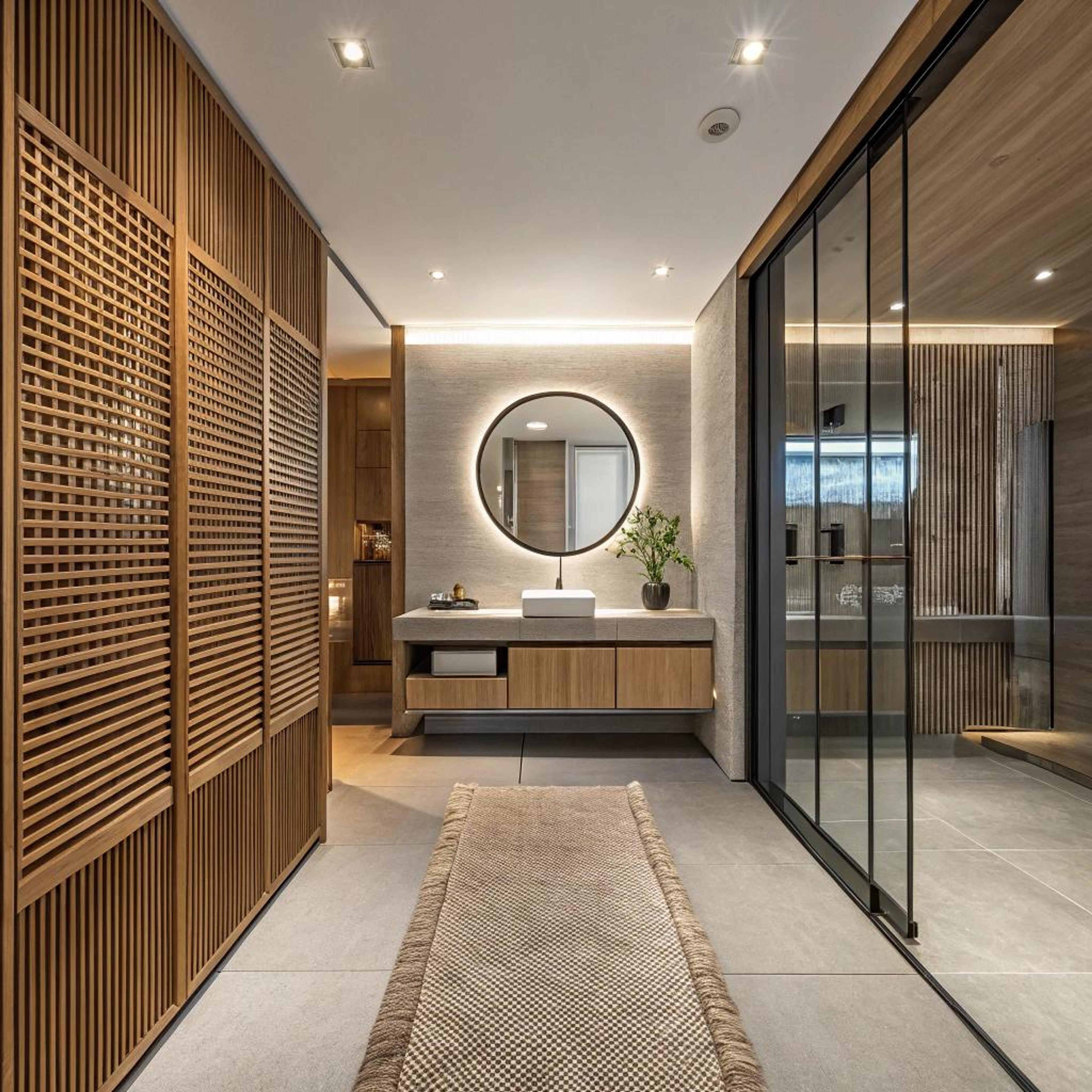 Warme houttinten achter glaswanden