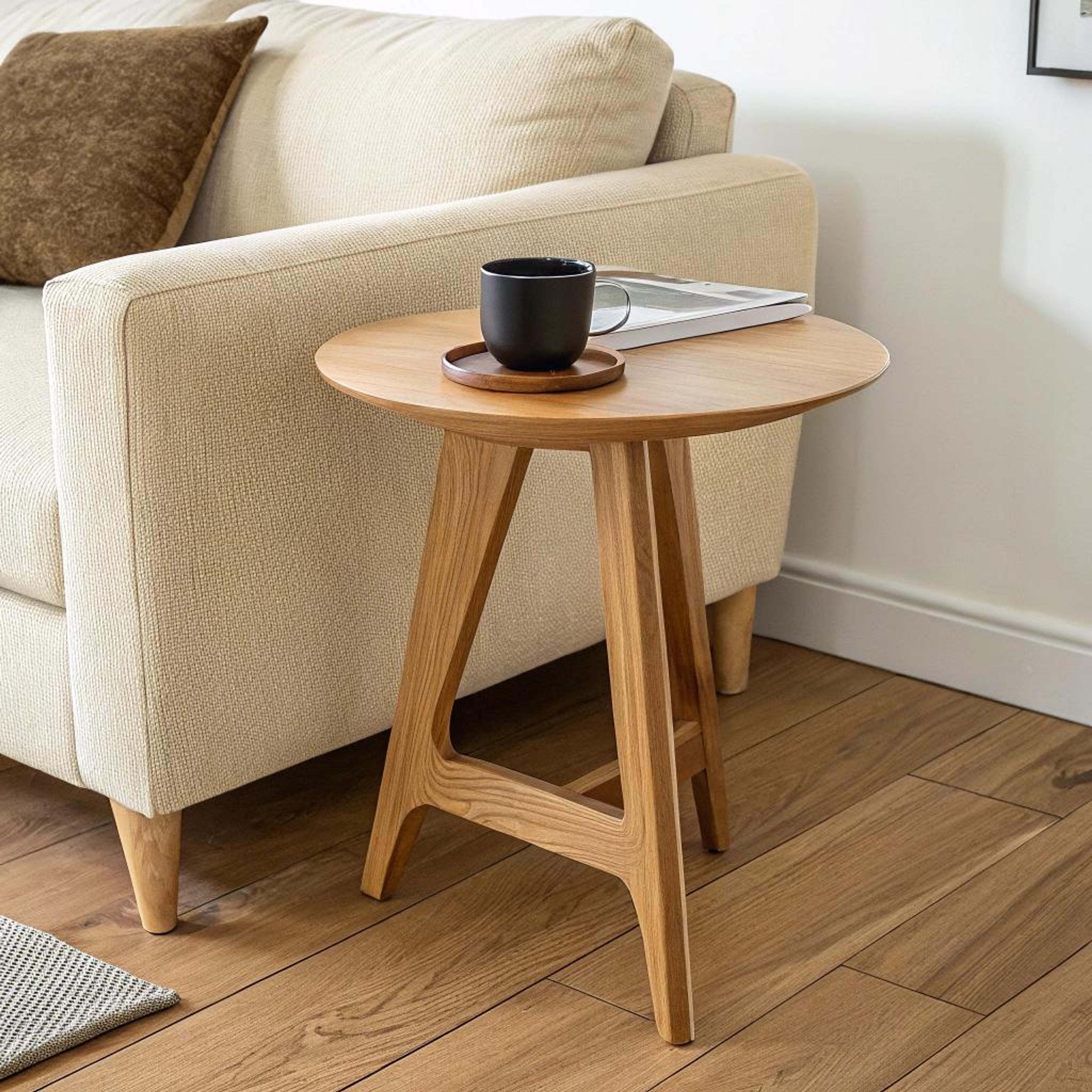 Houten bijzettafel als nachtkastje
