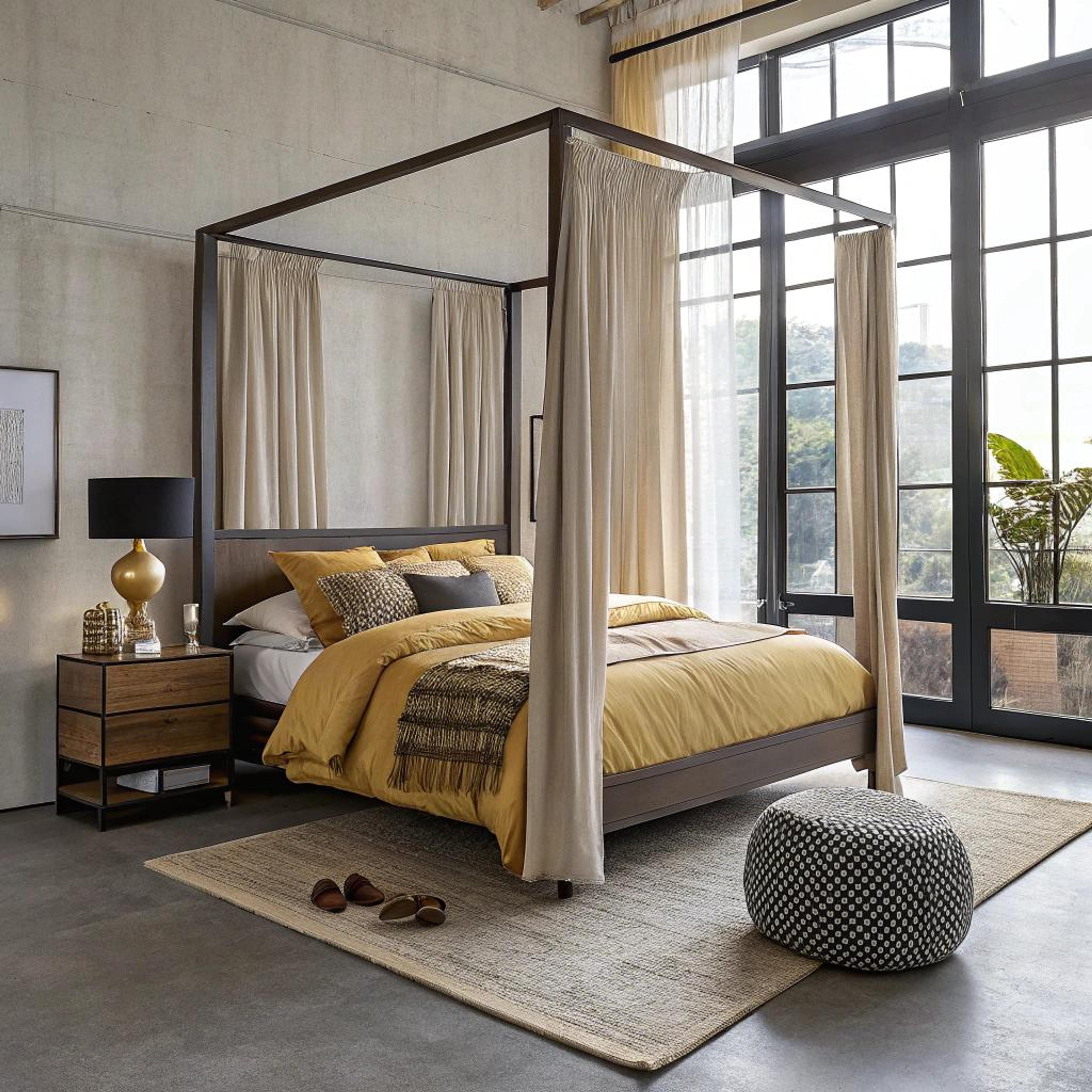 Luxe hemelbed en warme details