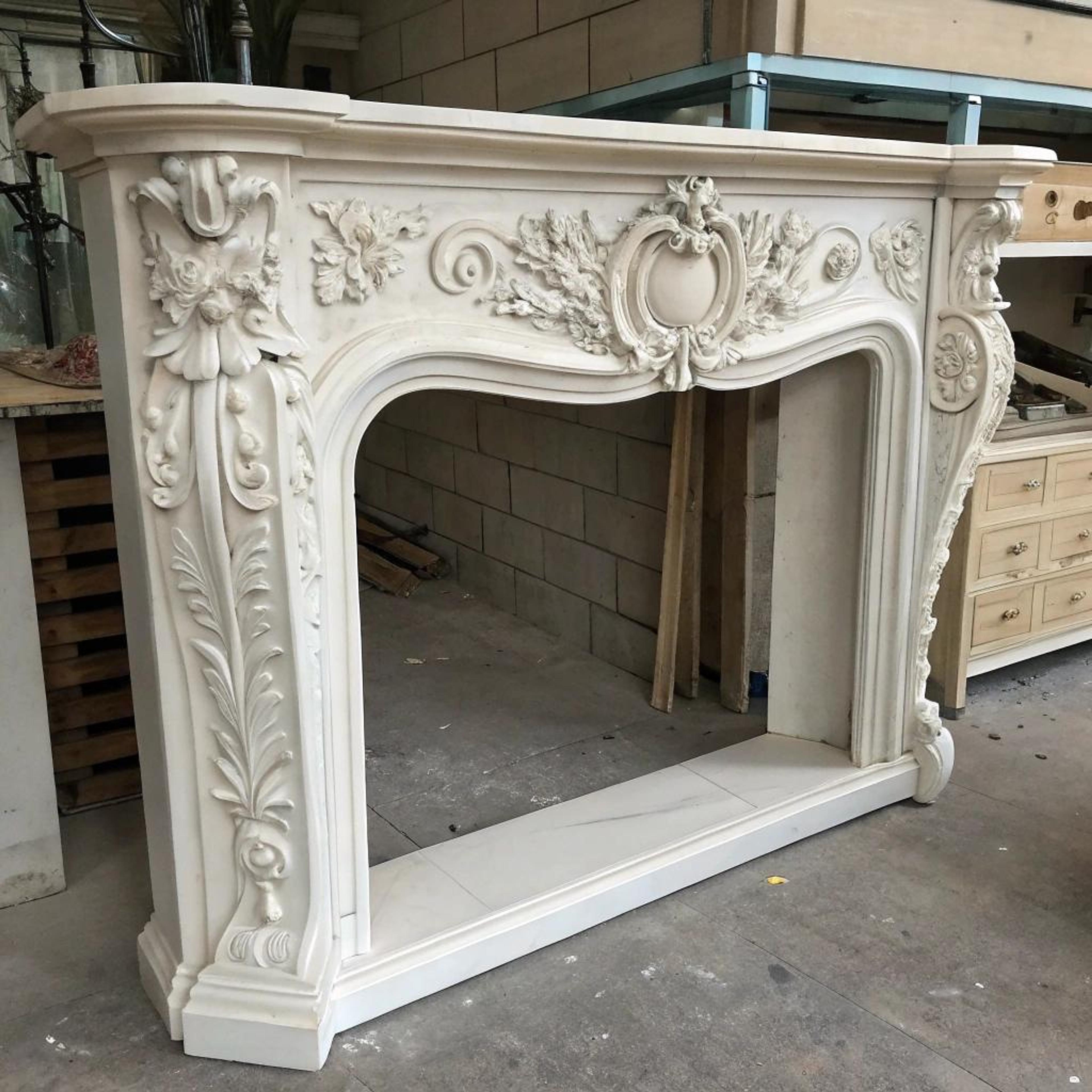 Beeldhouwwerk voor elegante haardombouw