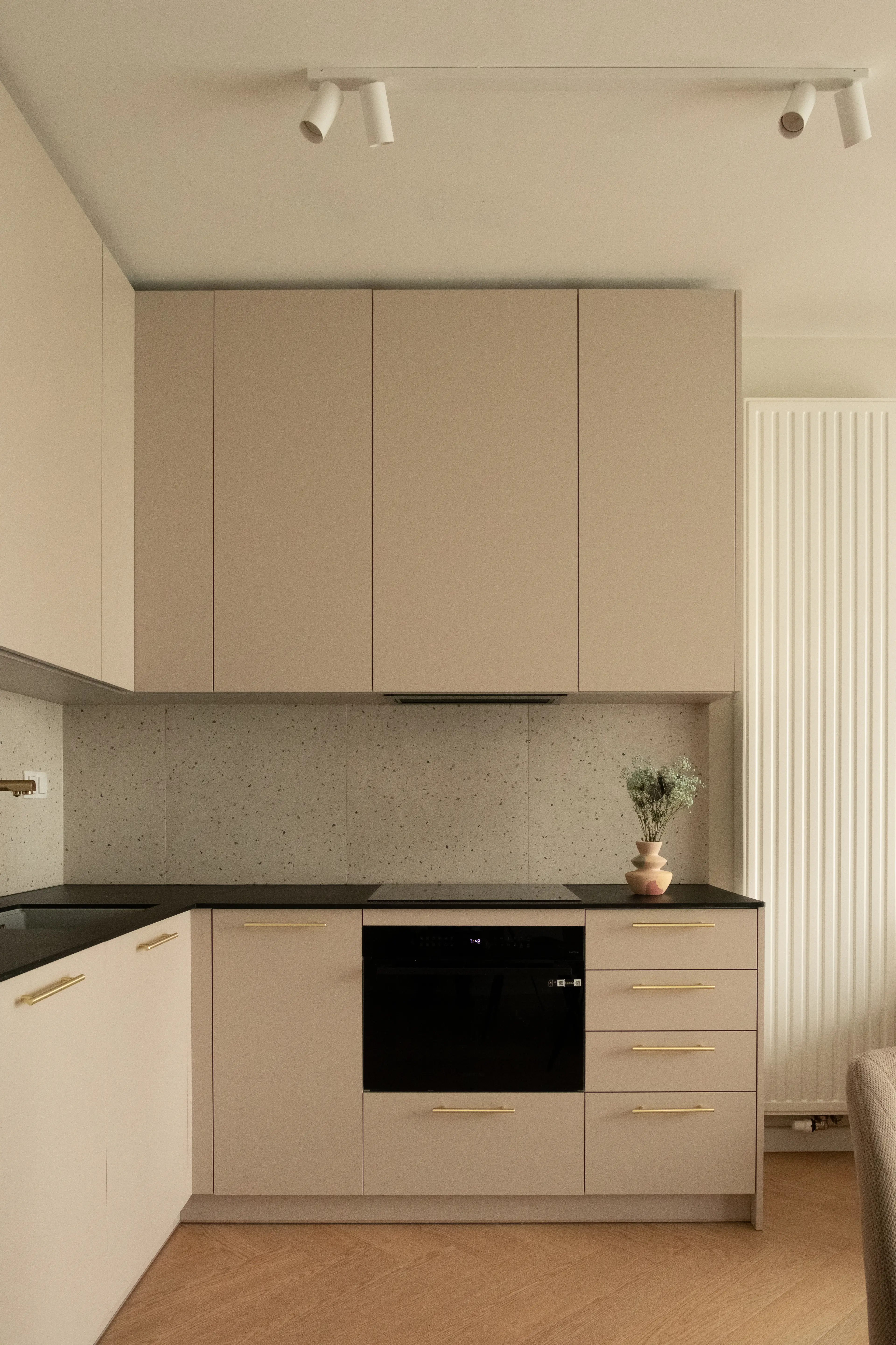 Projekt i wykończenie mieszkania Projekt i wykończenie mieszkania 65 m² Odoloany, Wola, Warszawa