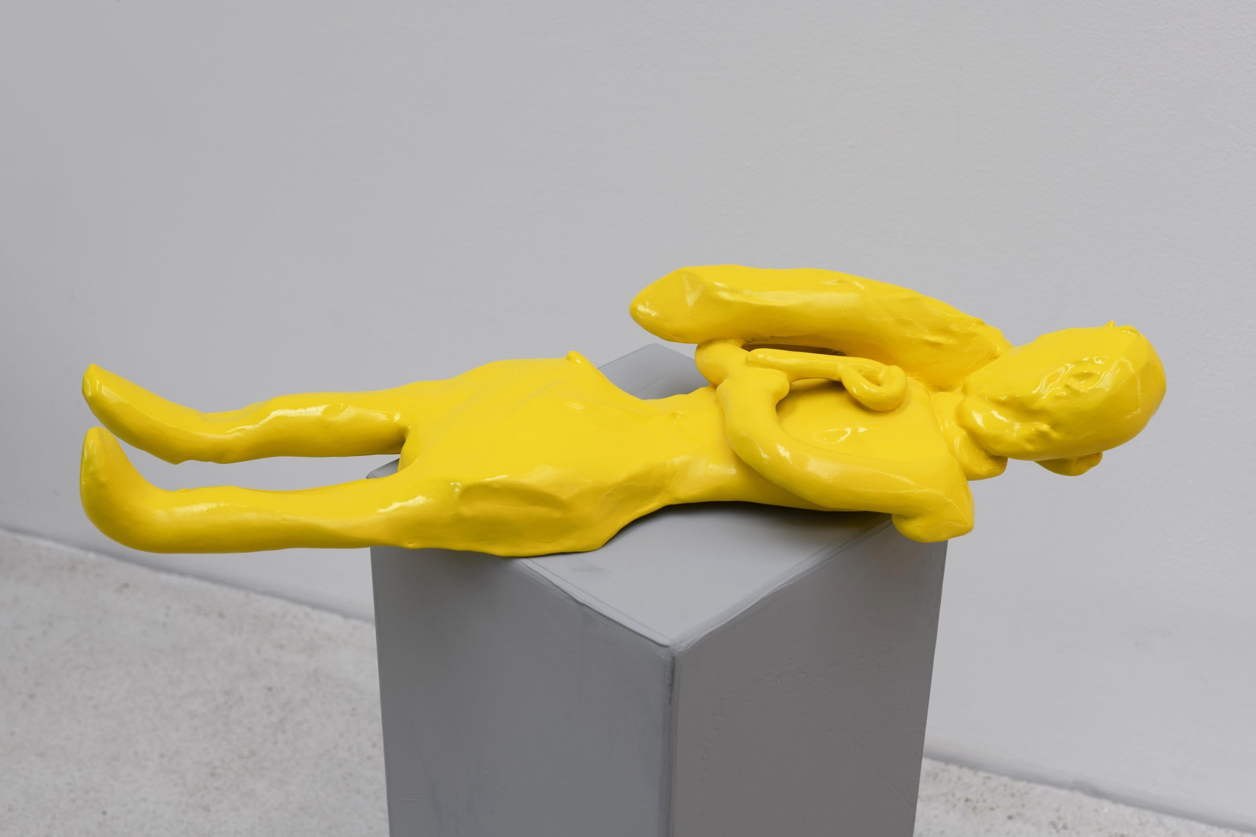 Geknetete Stadt - Selbstportrait als Parkplatz für die Verbesserung des menschlichen Wohlbefindens (Molded City - Self-portrait as a Parking Lot for Improving Human Well-being) — Christian Jankowski