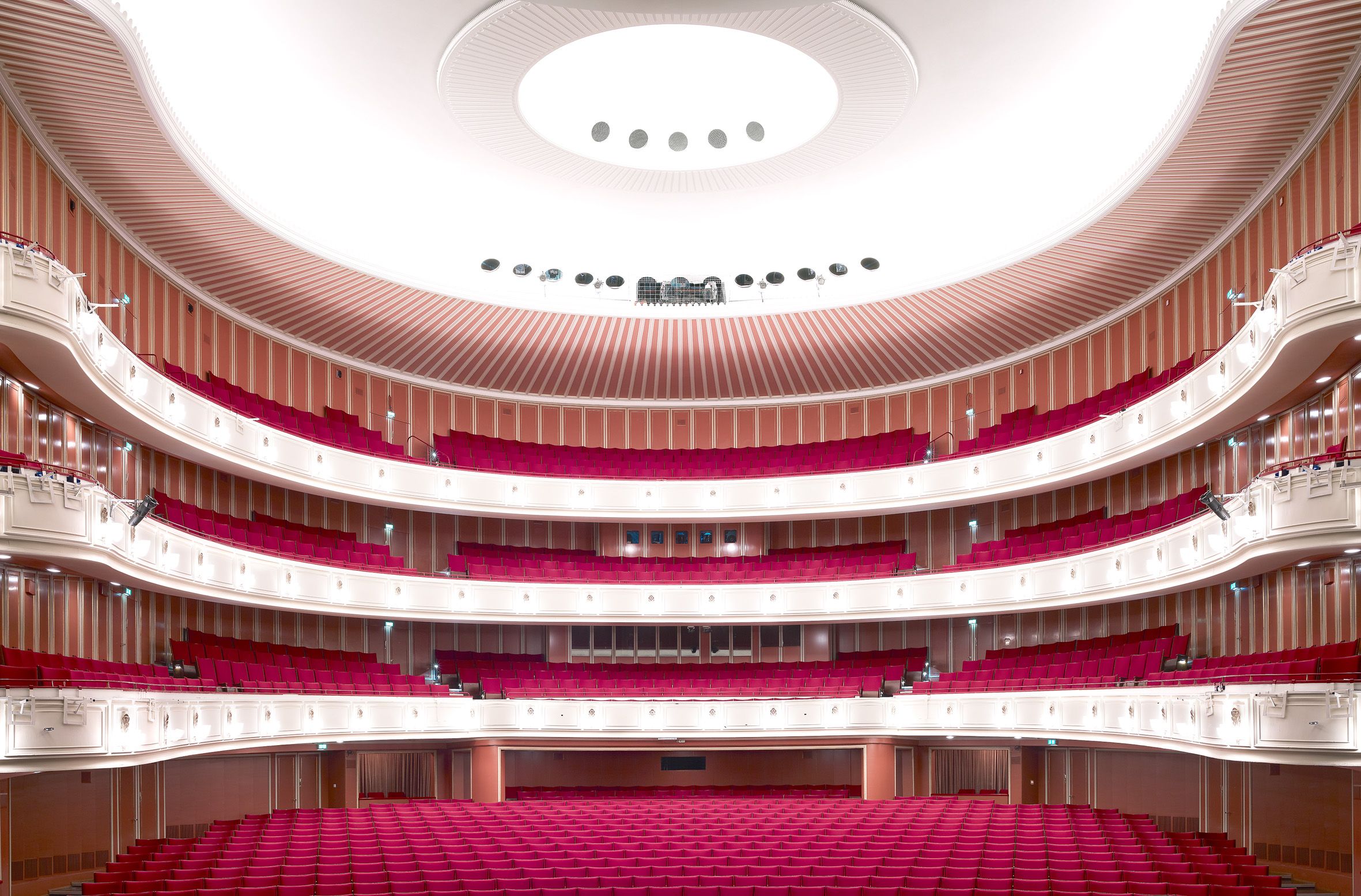 Deutsche Oper am Rhein Düsseldorf I — Candida Höfer