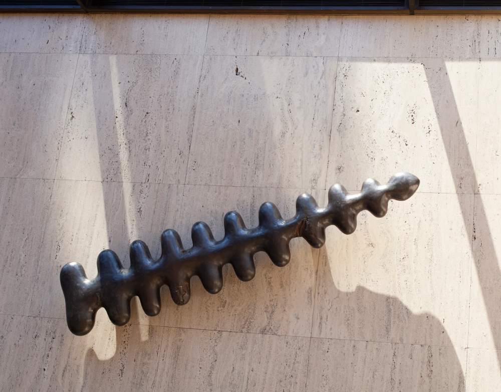 Its Surreal Thing: The Temptation of Objects Mary Ann Unger