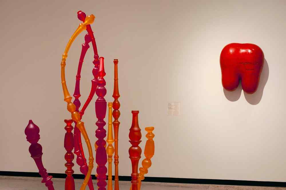 Its Surreal Thing: The Temptation of Objects Mary Ann Unger