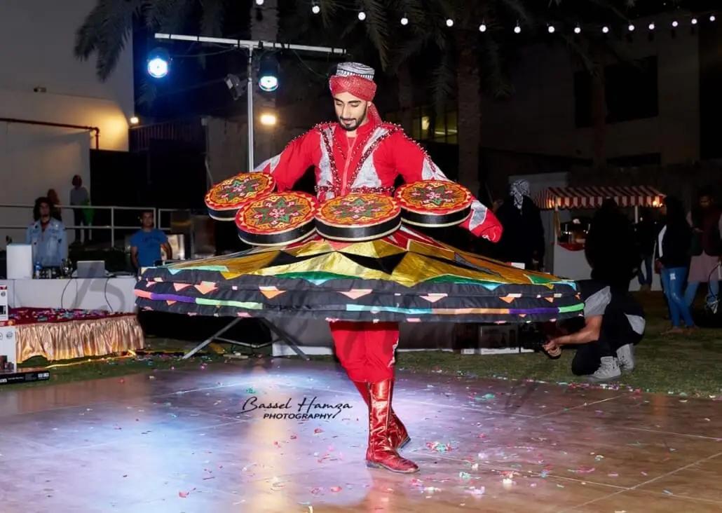 Dubai Marina dinner cruise with live shows