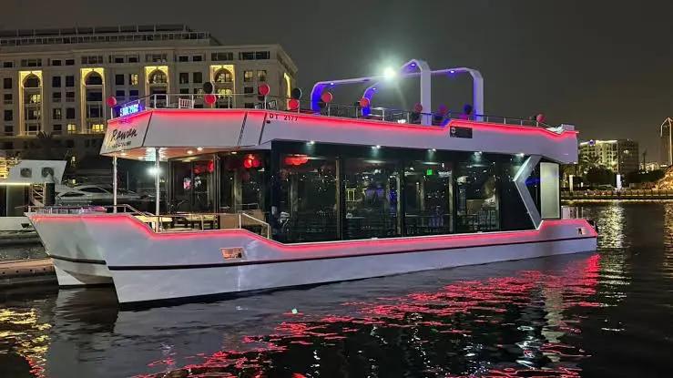 luxury-yacht-dinner-cruise-dubai-2027