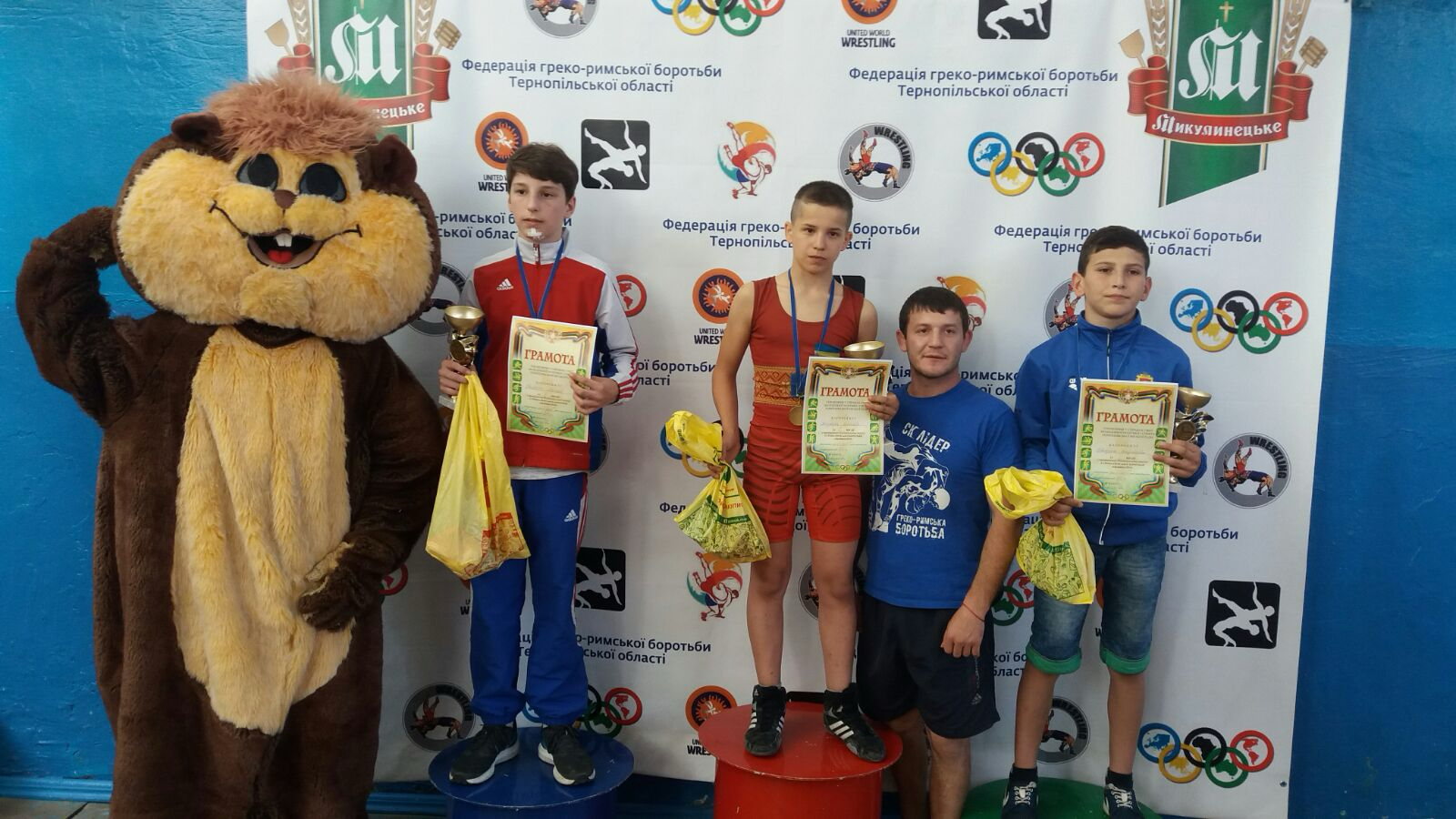 STŘÍBRNÁ MEDAILE Z UKRAJINSKÉHO TERNOPILU PRO ZÁPASNÍKY TJ JISKRA HB
