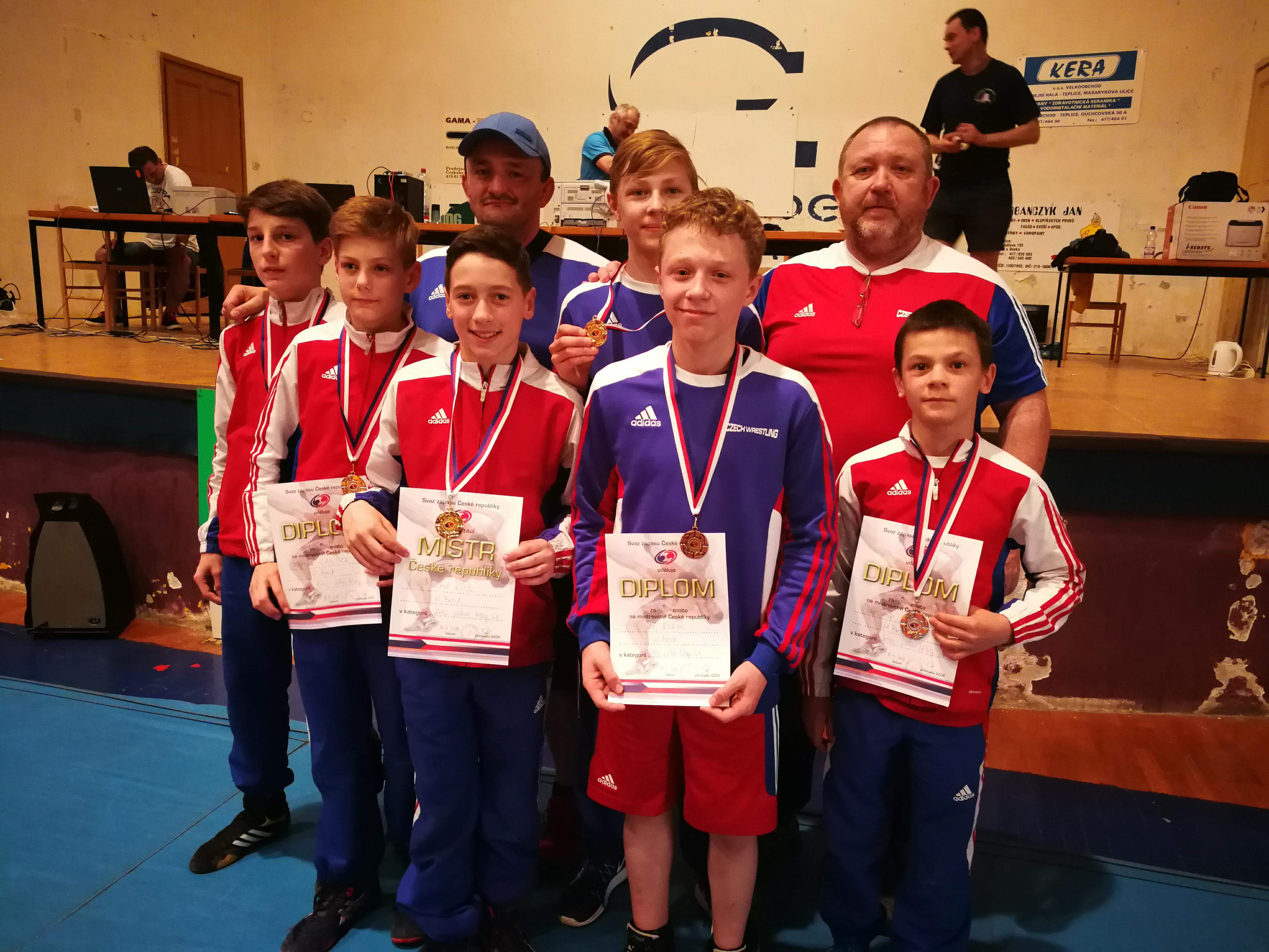 ŠEST MEDAILÍ Z VOLNÉHO STYLU PRO MLADÉ ZÁPASNÍKY ´TJ JISKRA HB