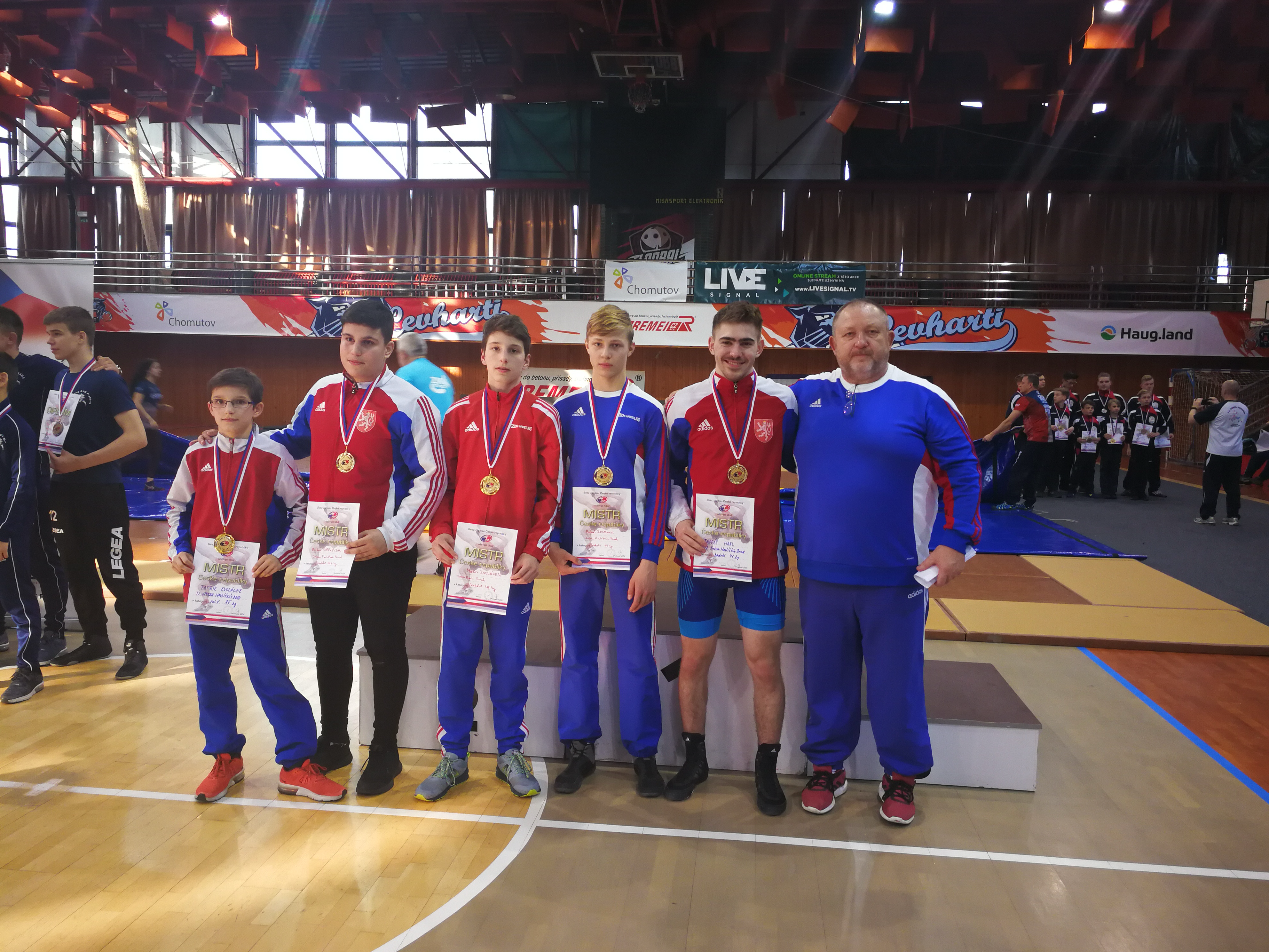 V chomutovské Městské sportovní hale uskutečnilo MČR v zápase řecko-římském mladších žáků a kadetů