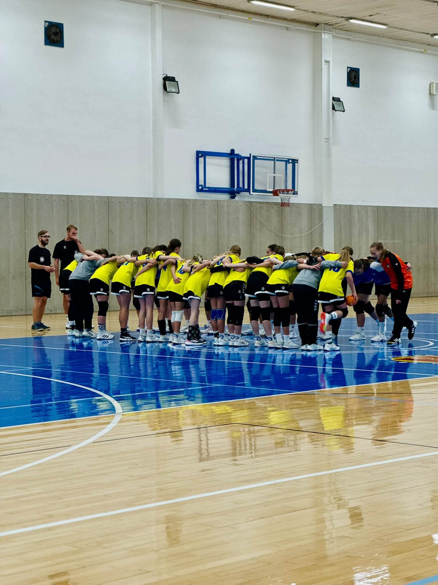 🤾‍♀️Házená: Starší žačky doma vybojovaly 6 z 8 bodů
