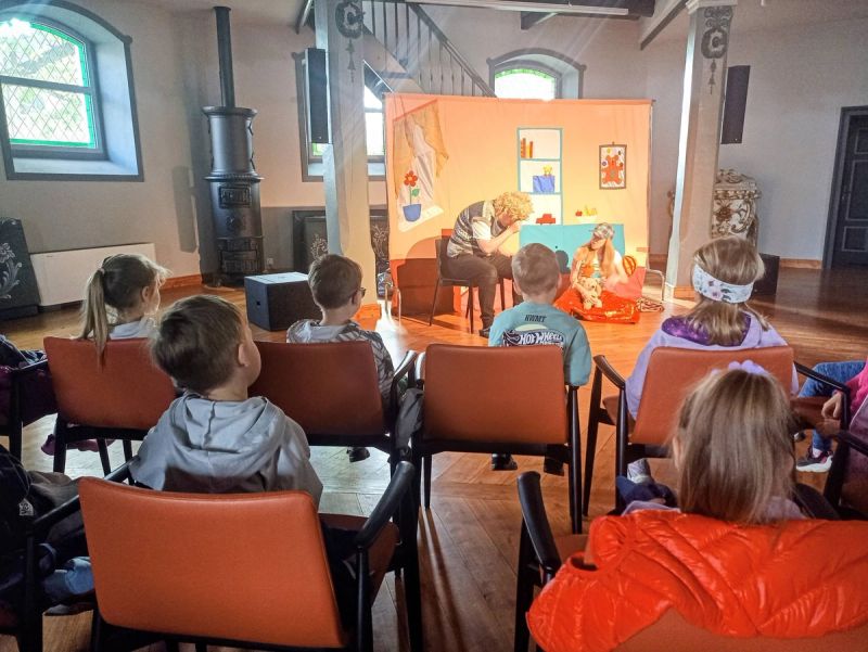 Zdjęcie 1 z 6 — Wyobraźnia czeka zaklęta w bibliotekach