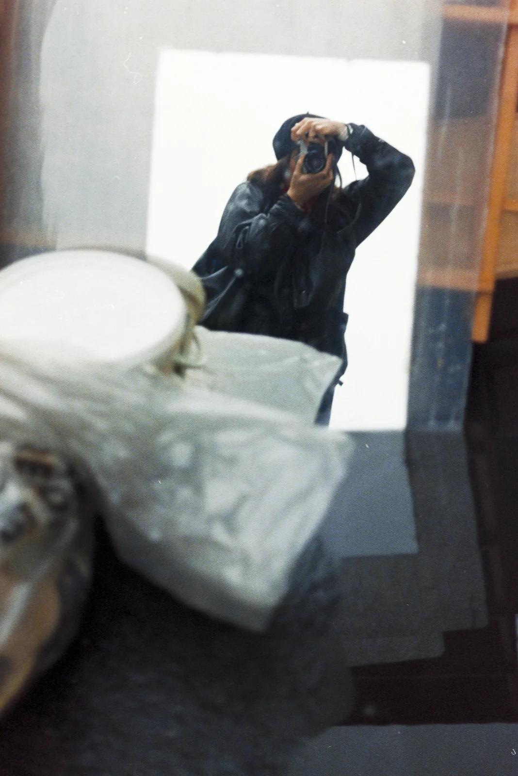 Spiegelbild im Zwischenraum