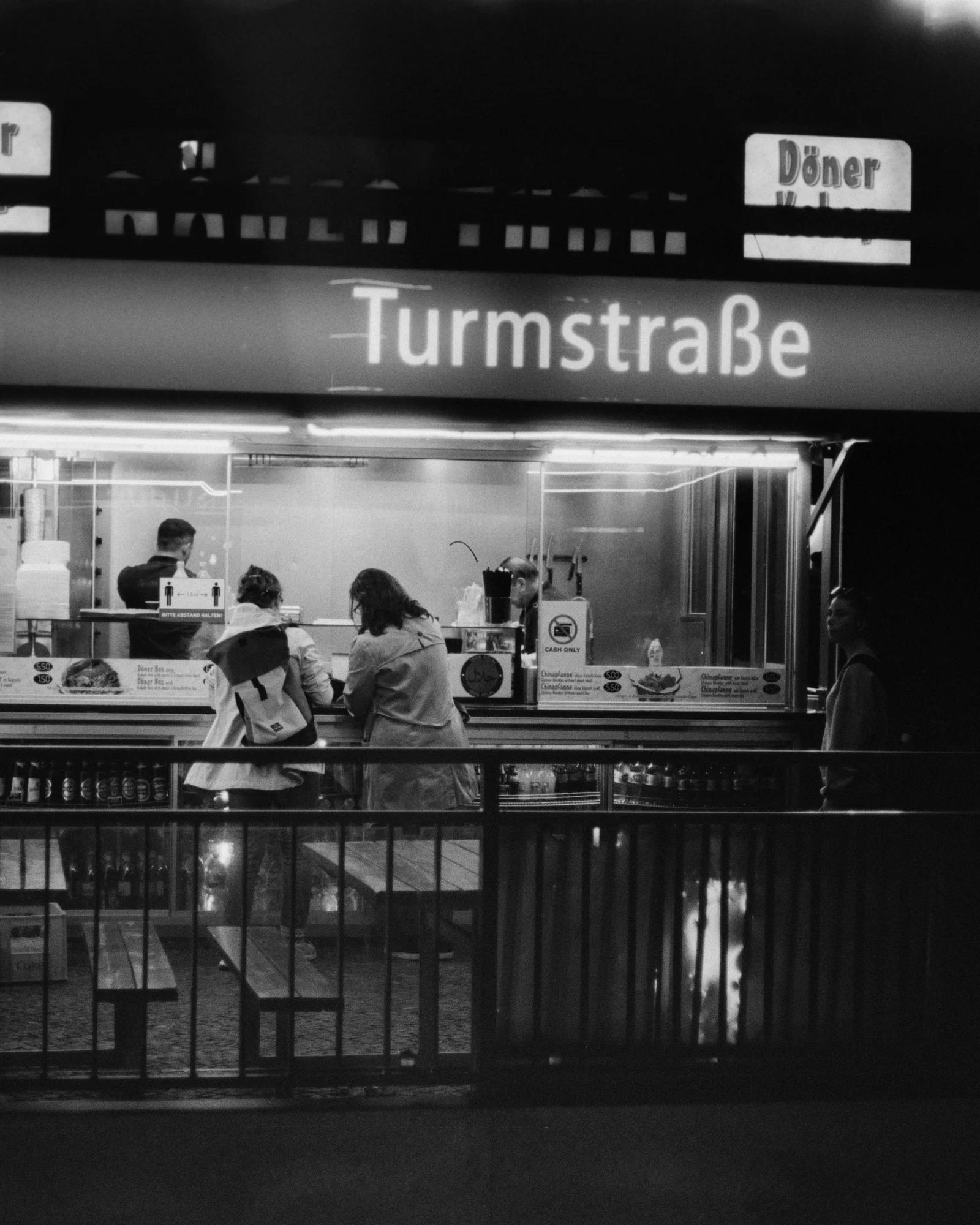 Turmstrasse, nachts
