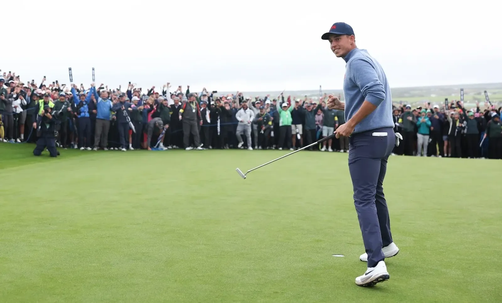 Josh Hill viert de winnende putt tijdens de Walker Cup op Lahinch
