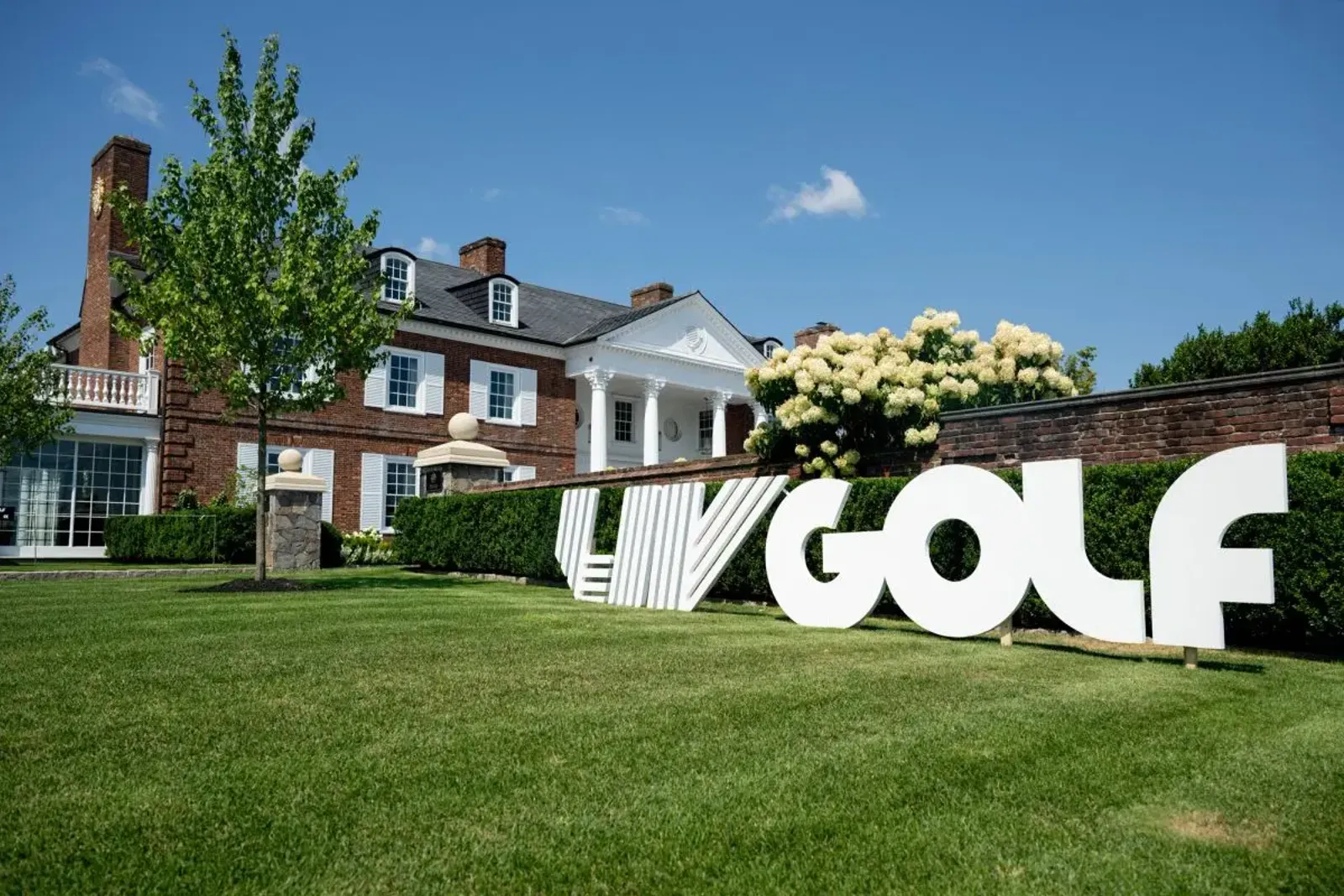 LIV Golf-branding op een golfbaan