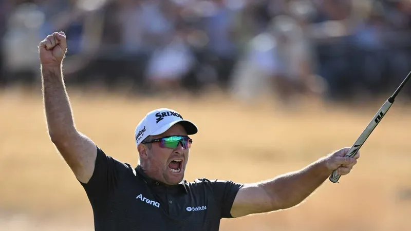 Ryan Fox juicht na zijn overwinning bij de Open Championship 2026 op Royal Birkdale