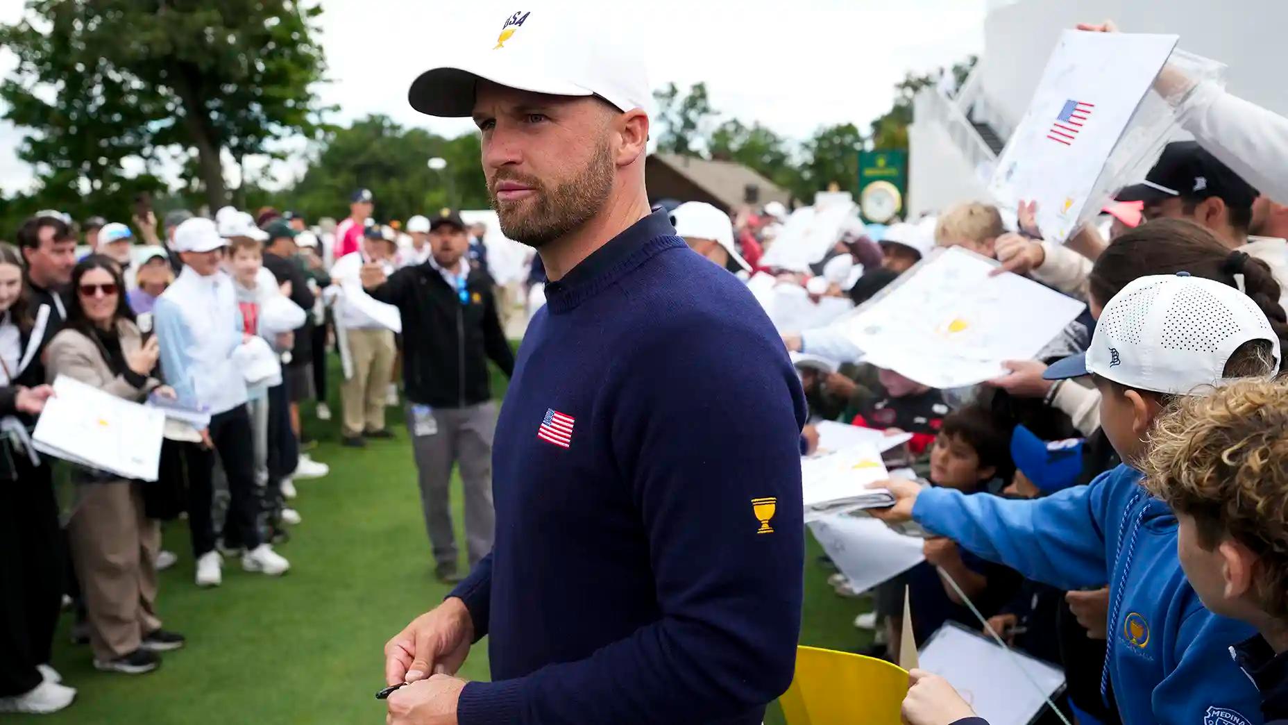 Wyndham Clark speelt een slag tijdens de Presidents Cup 2026 op Medinah Country Club