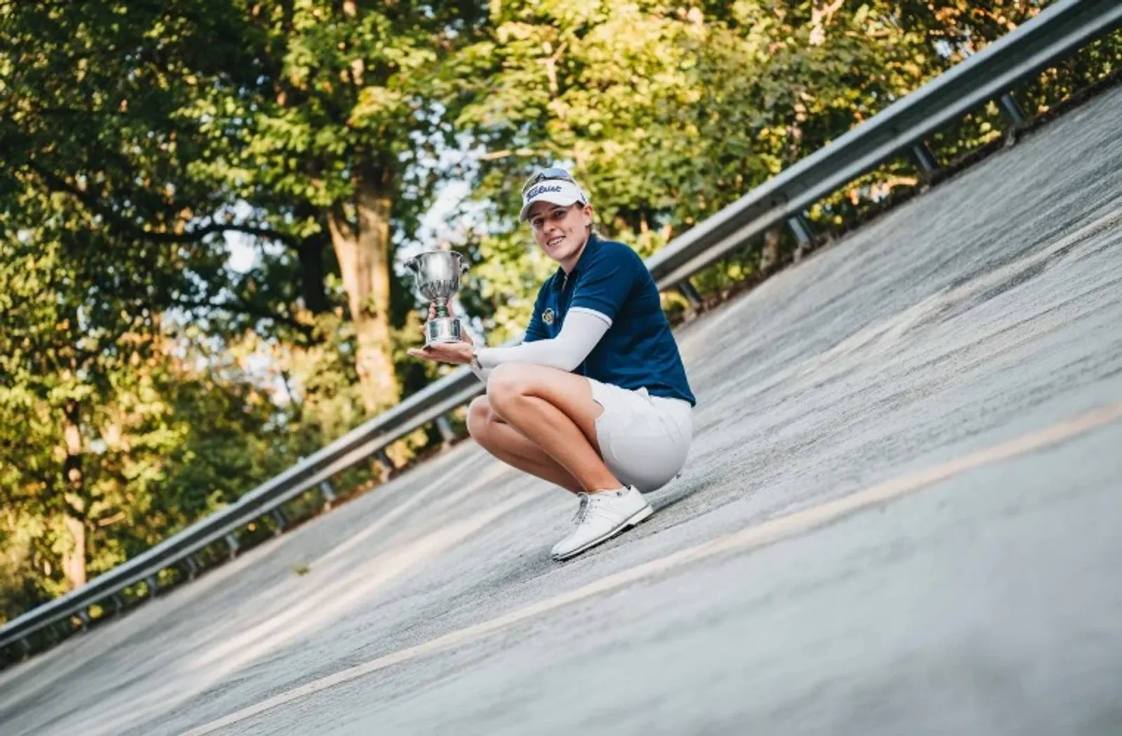 Casandra Alexander poseert met de trofee na haar zege bij de Buccellati Ladies Italian Open 2026