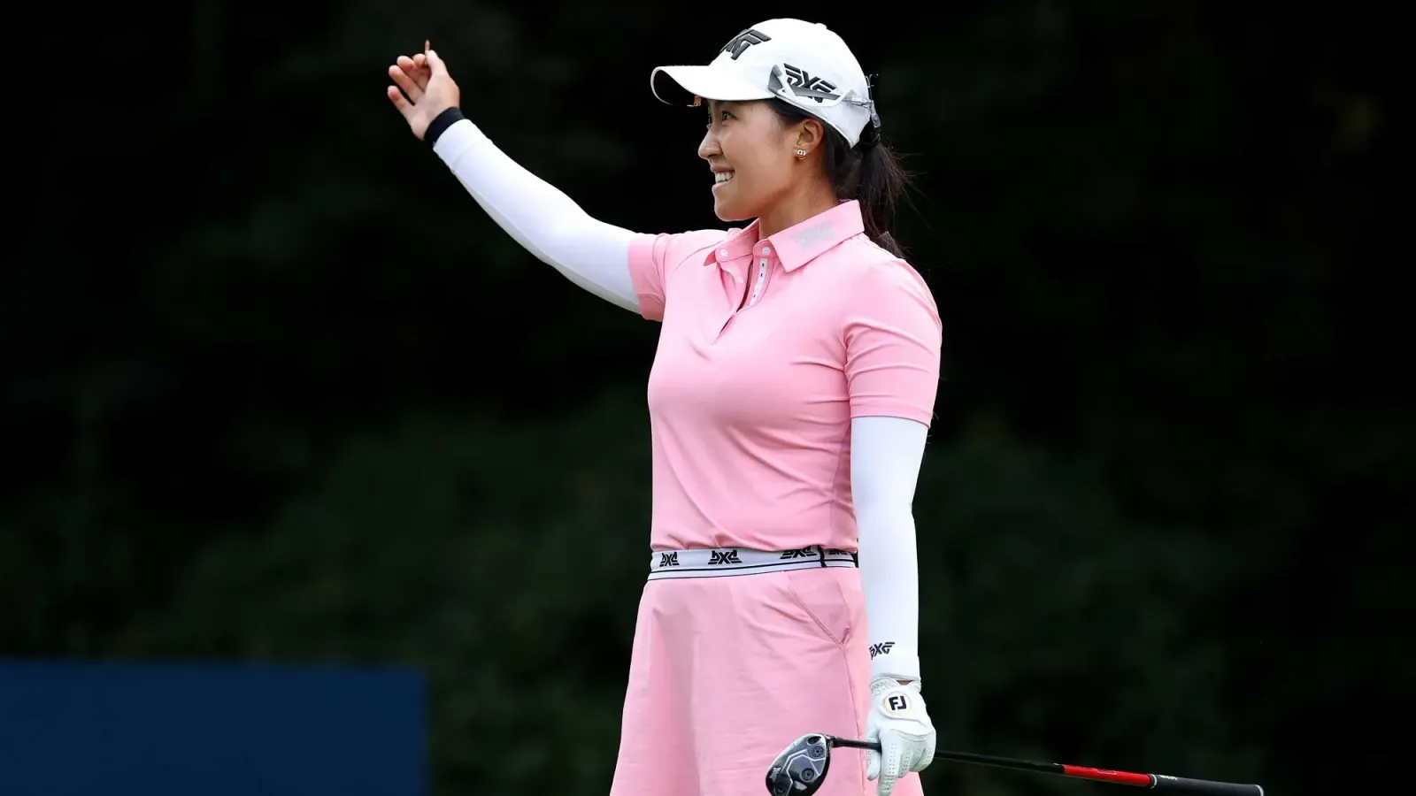 Minji Kang viert haar hole-in-one bij de Buick LPGA Shanghai